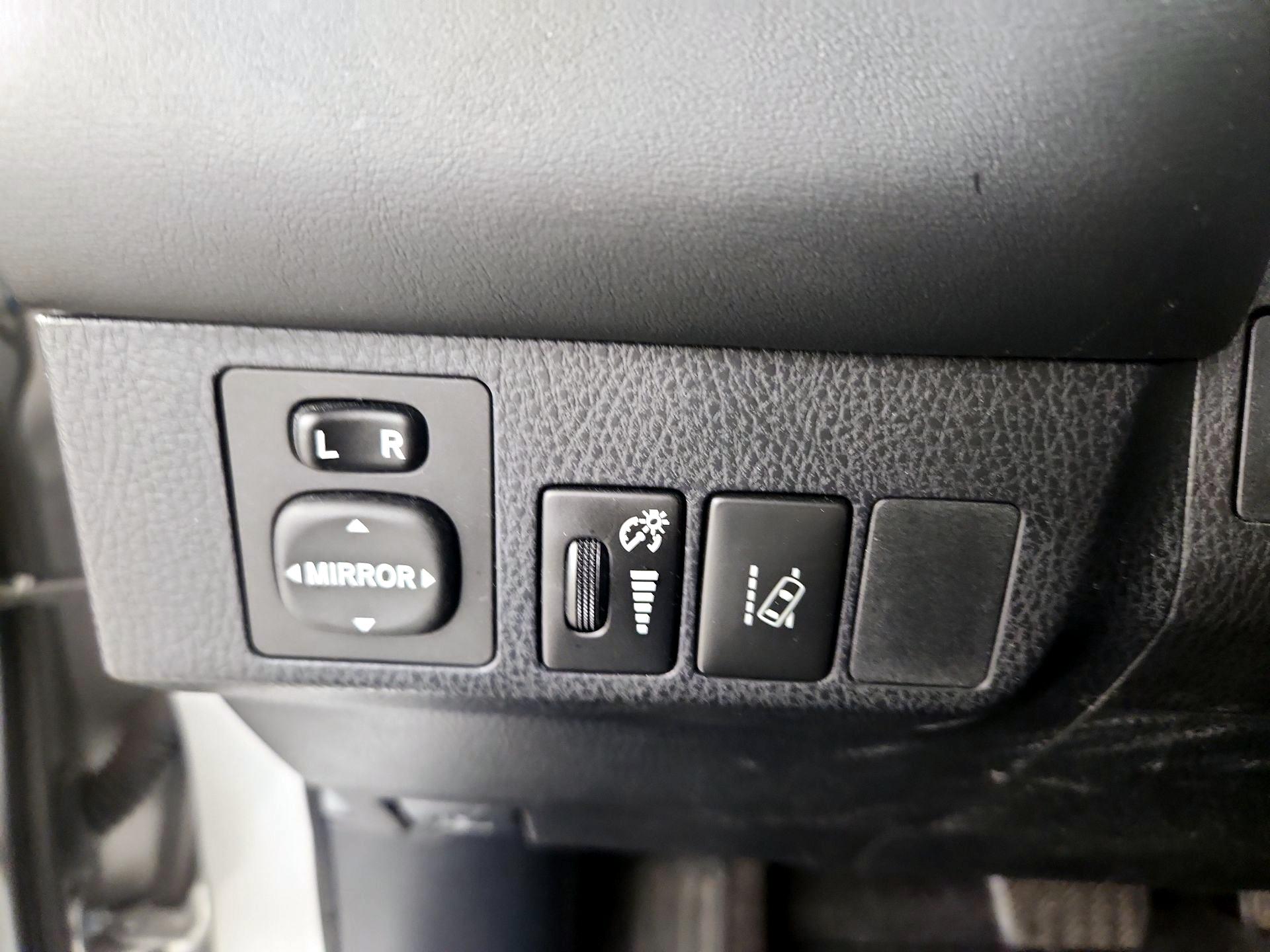 Thumbnail: 2016 Toyota RAV4 - 13