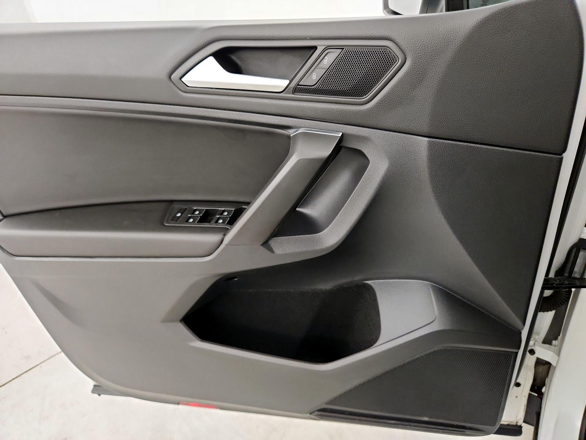 Thumbnail: 2021 Volkswagen Tiguan - 12