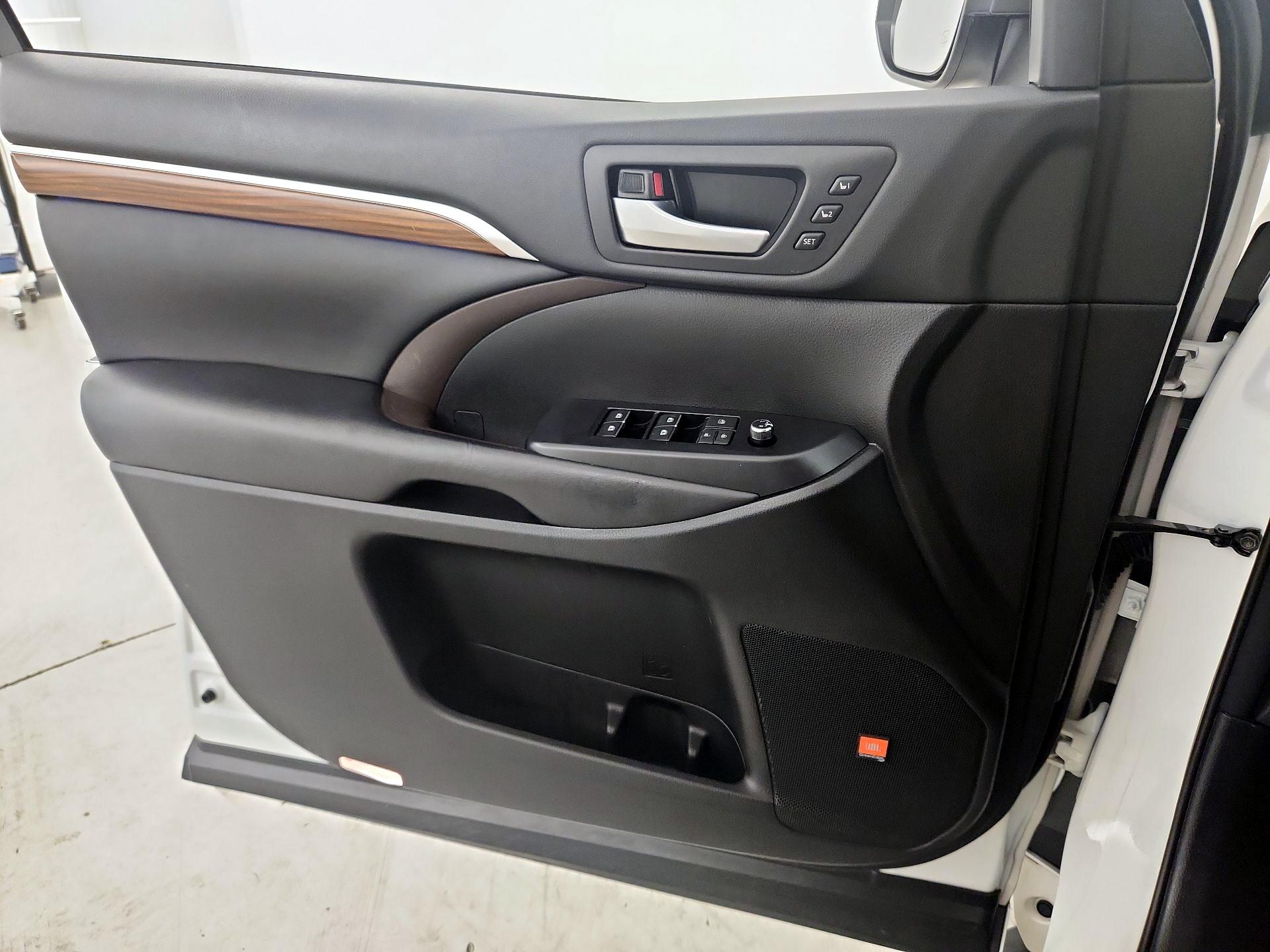 Thumbnail: 2018 Toyota Highlander - 12
