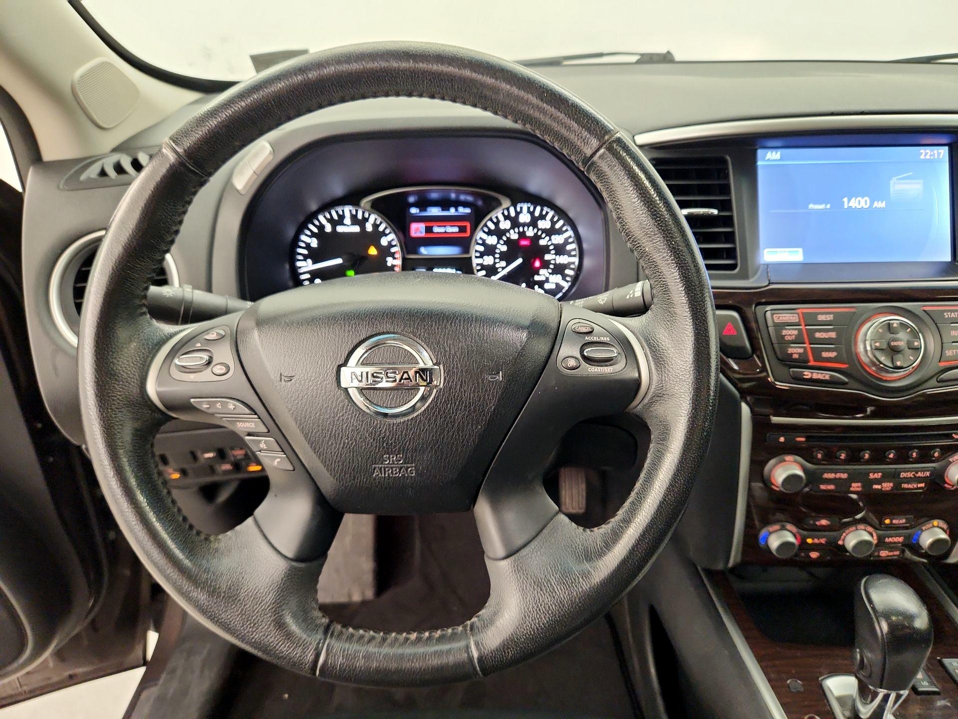 Thumbnail: 2015 Nissan Pathfinder - 10