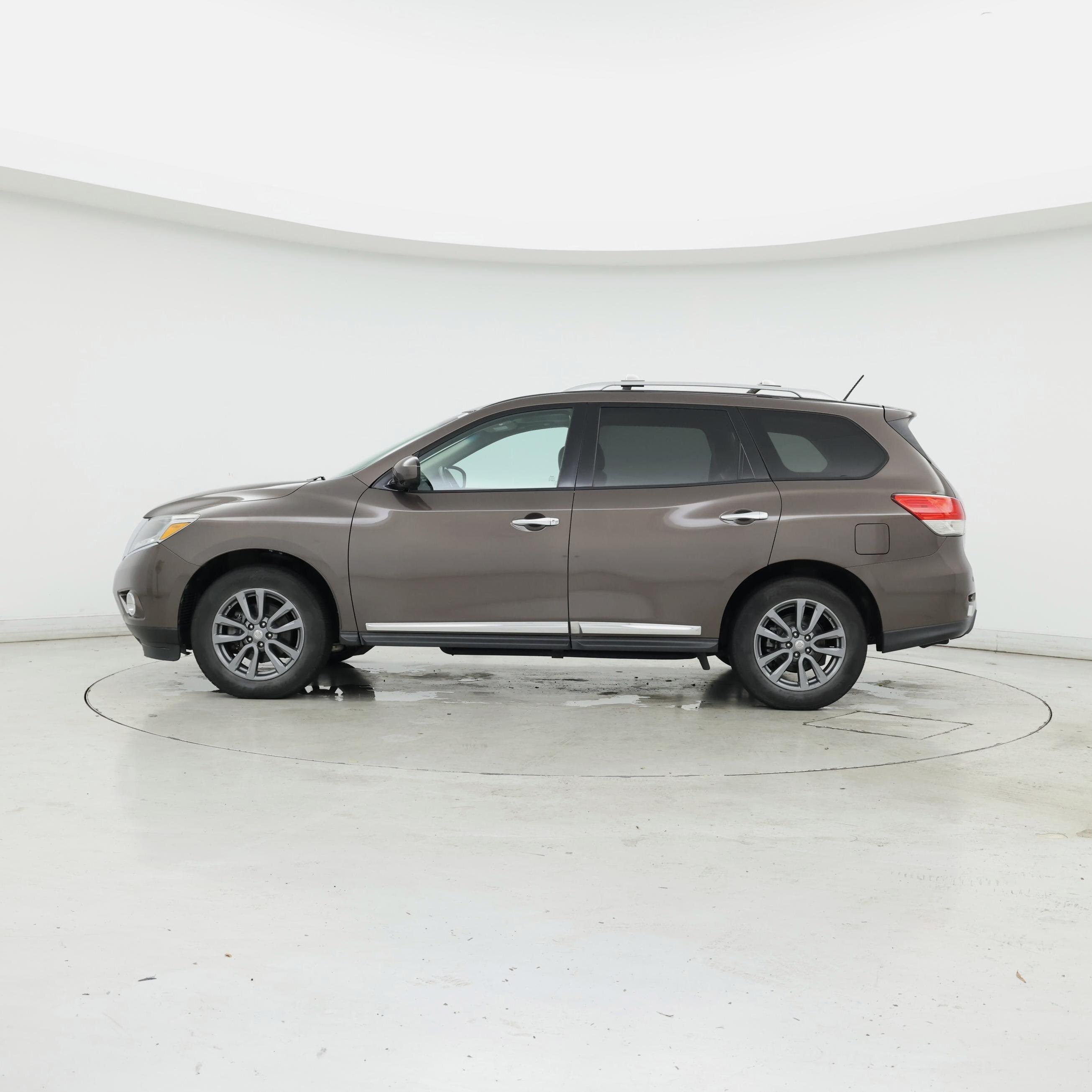 Thumbnail: 2015 Nissan Pathfinder - 3