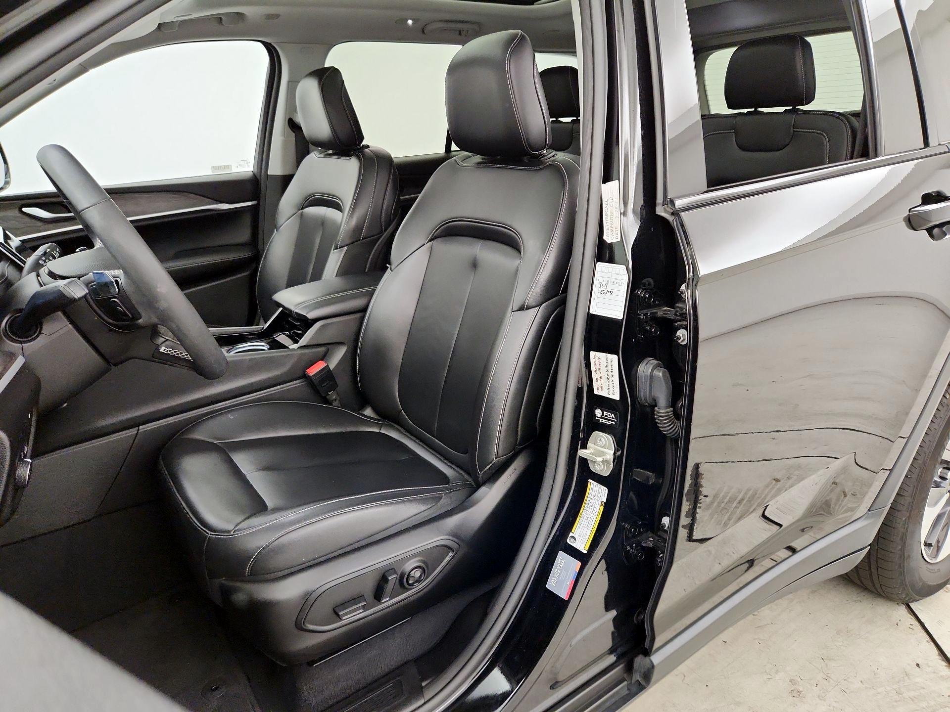 Thumbnail: 2023 Jeep Grand Cherokee - 11