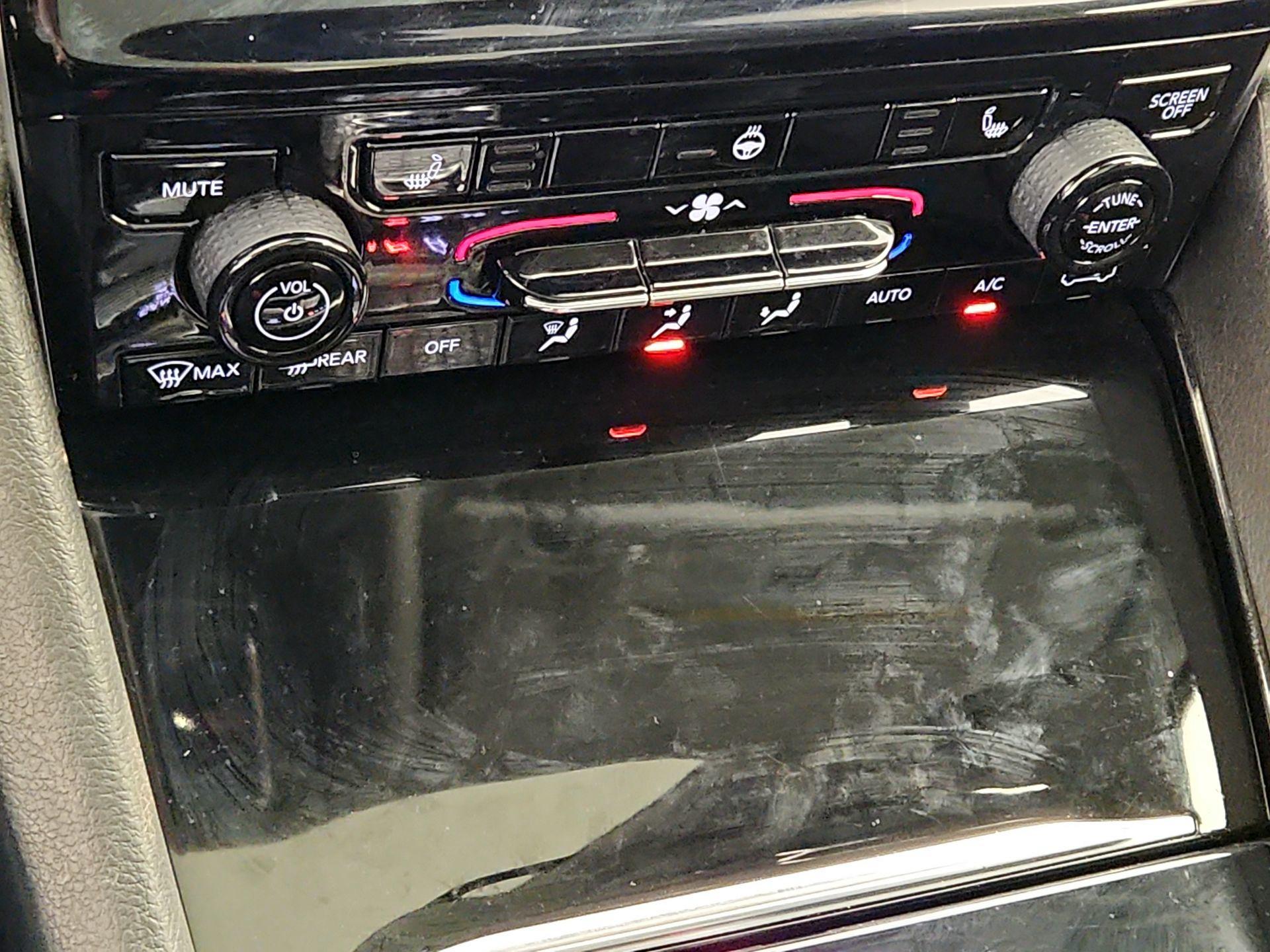 Thumbnail: 2023 Jeep Grand Cherokee - 17