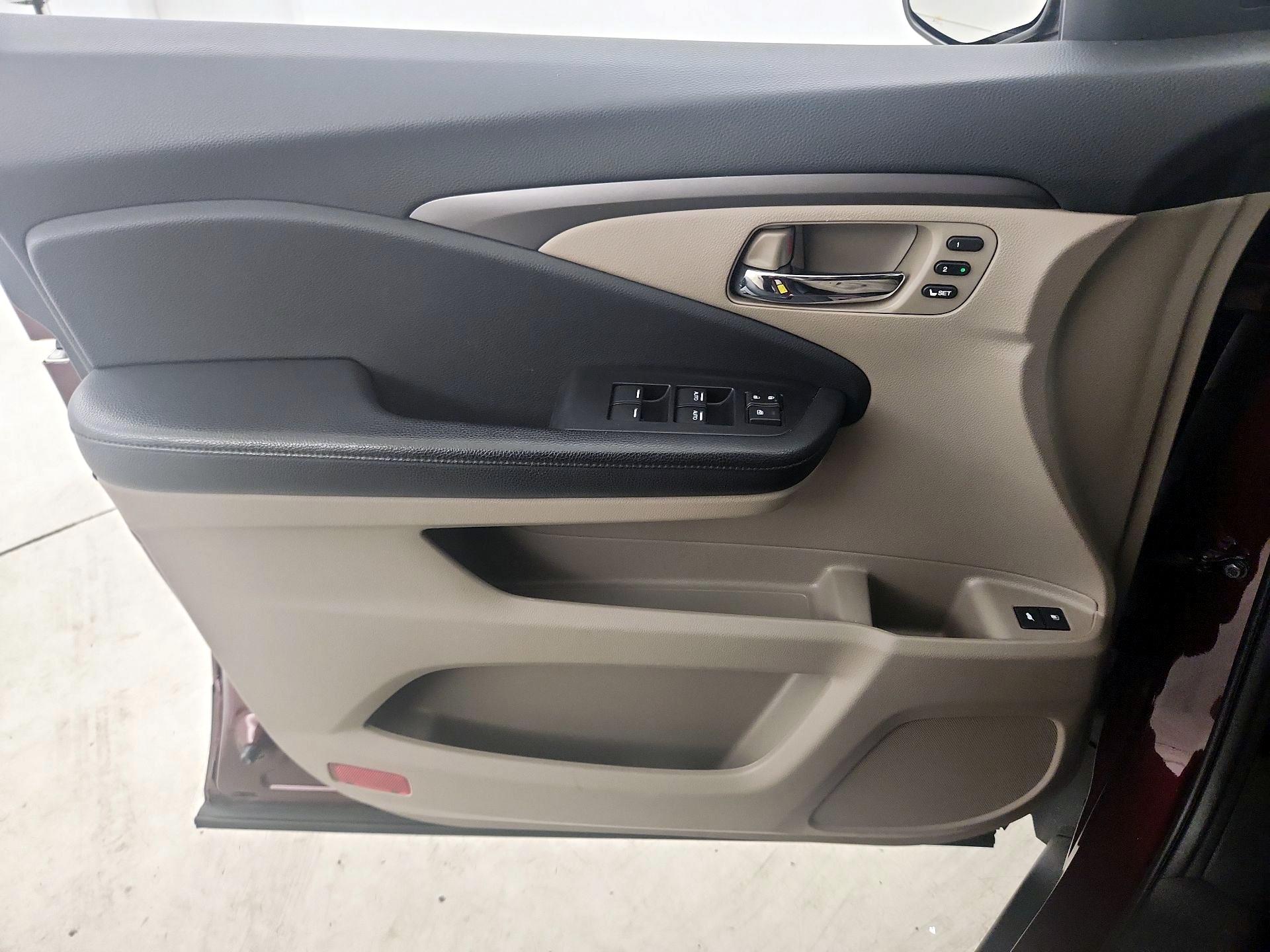 Thumbnail: 2019 Honda Pilot - 12