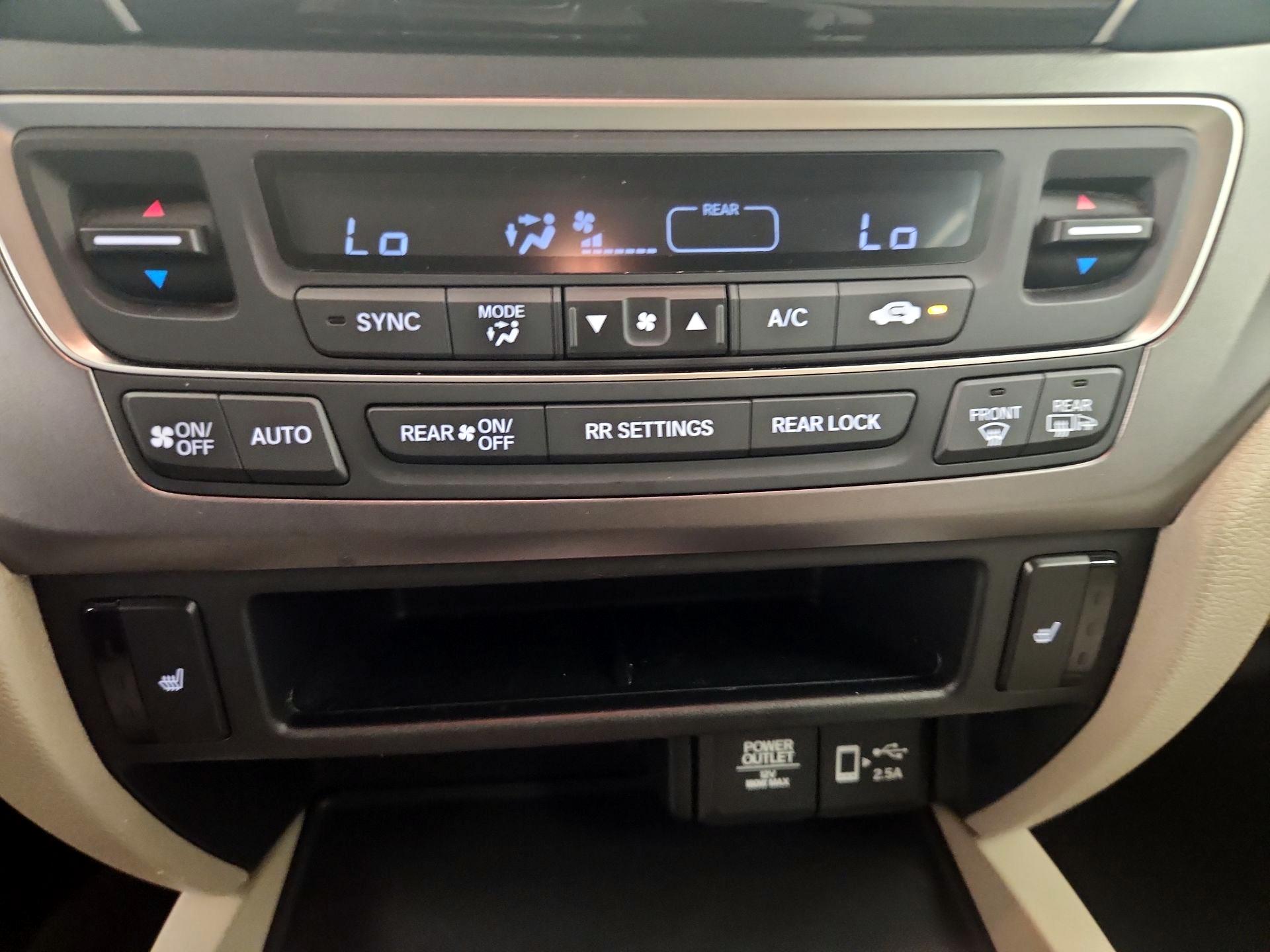 Thumbnail: 2019 Honda Pilot - 16