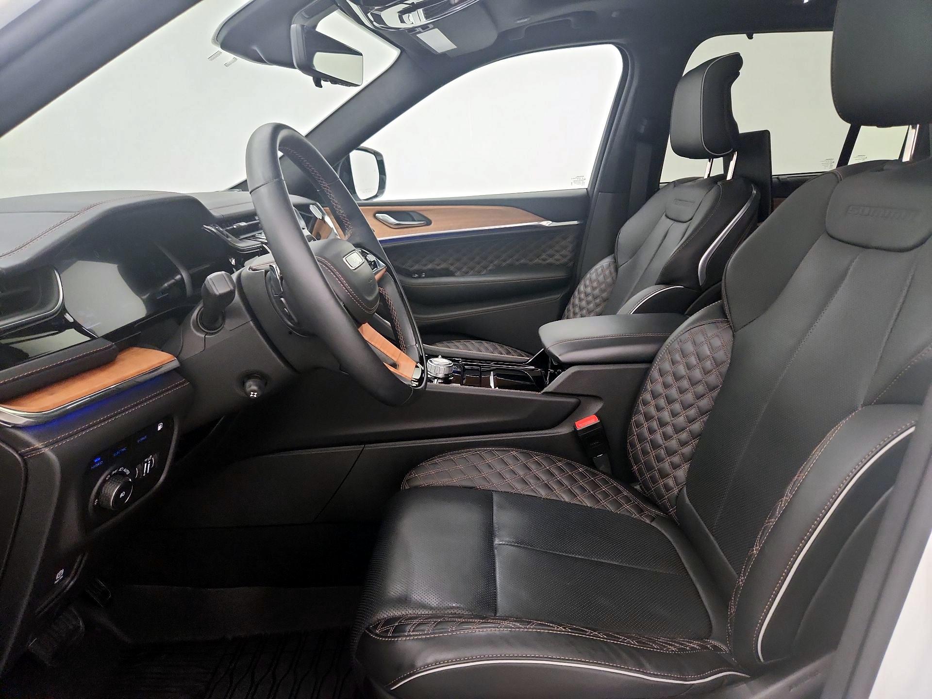 Thumbnail: 2024 Jeep Grand Cherokee - 11