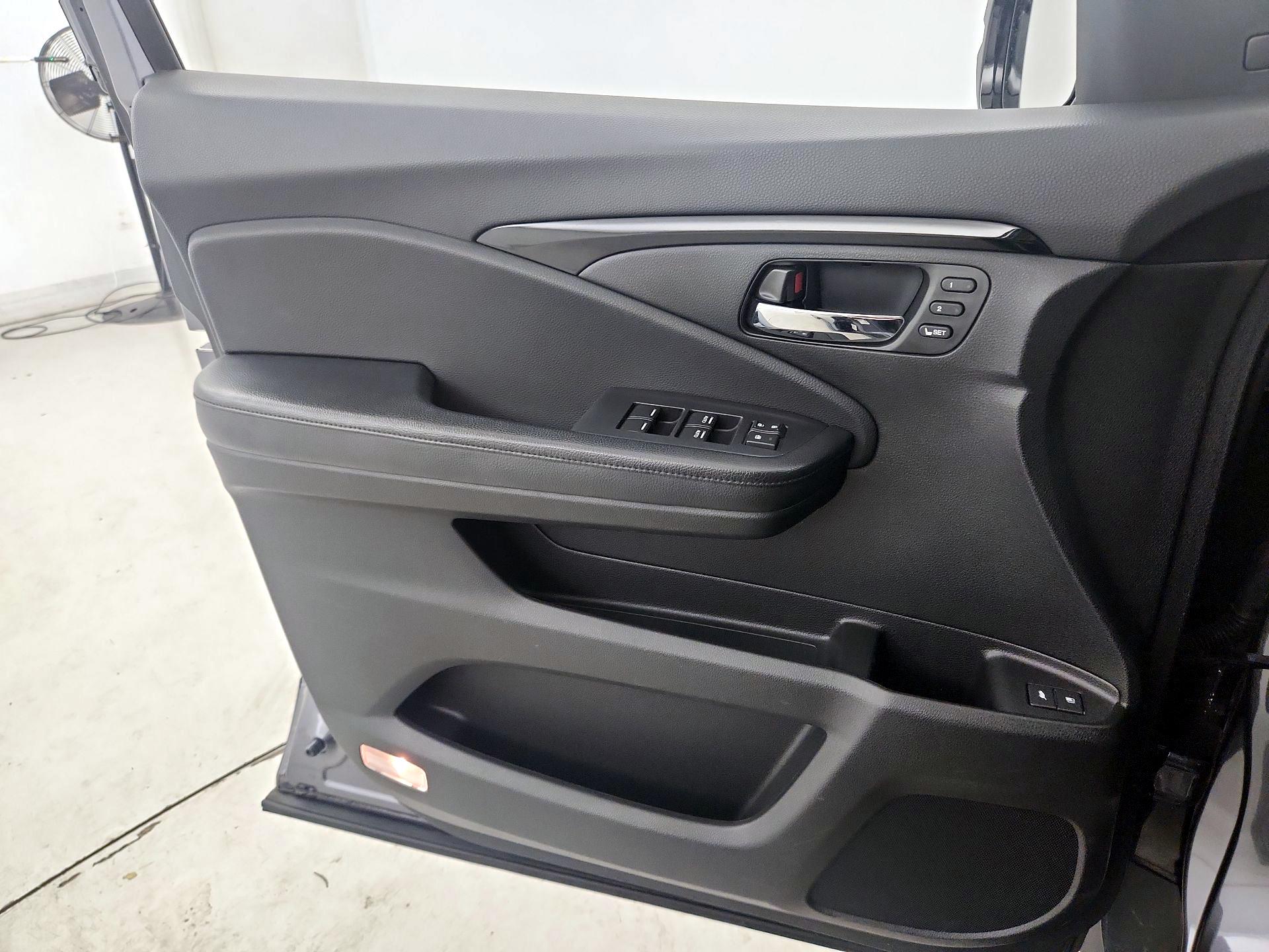 Thumbnail: 2016 Honda Pilot - 12