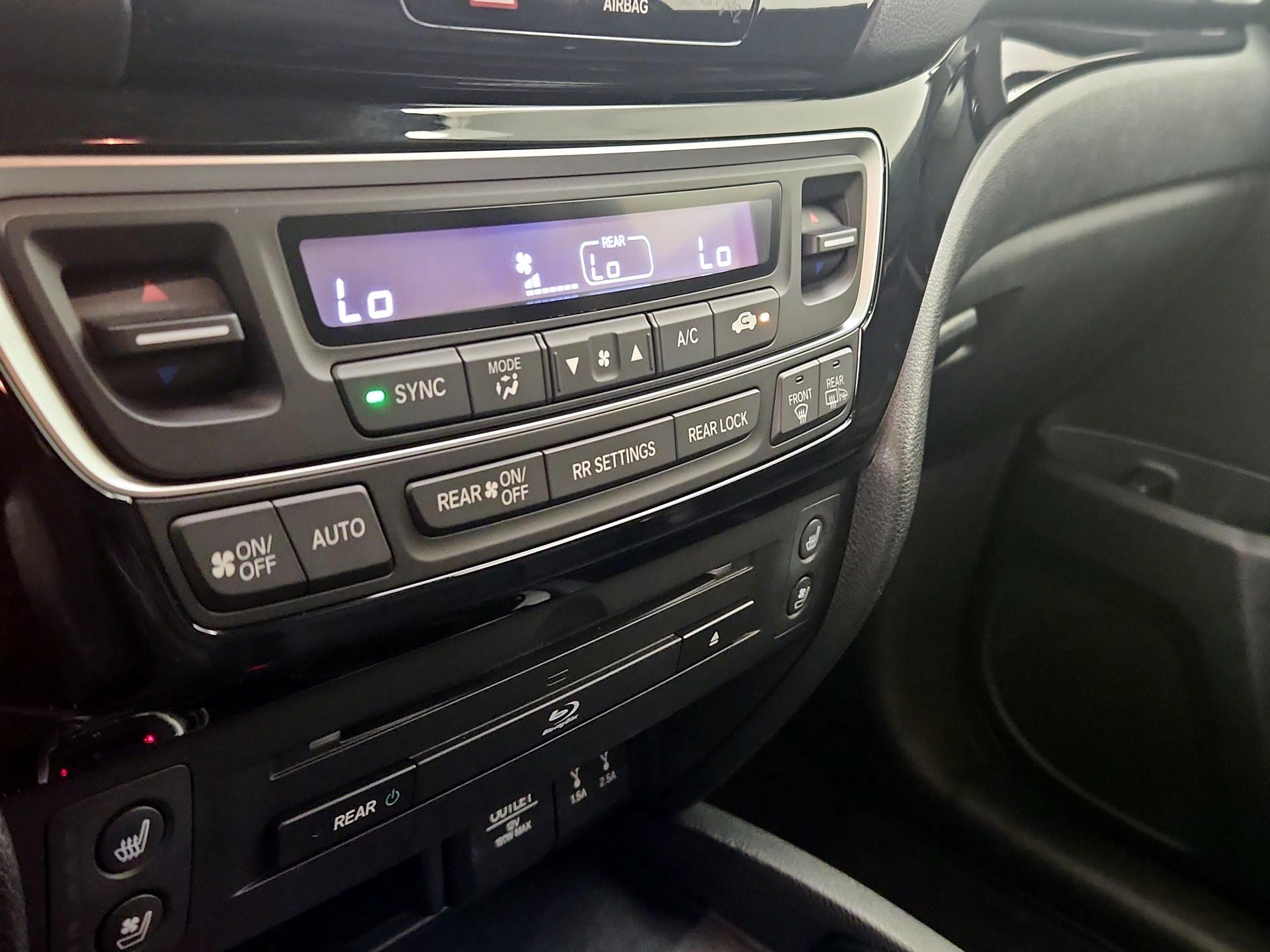 Thumbnail: 2016 Honda Pilot - 16