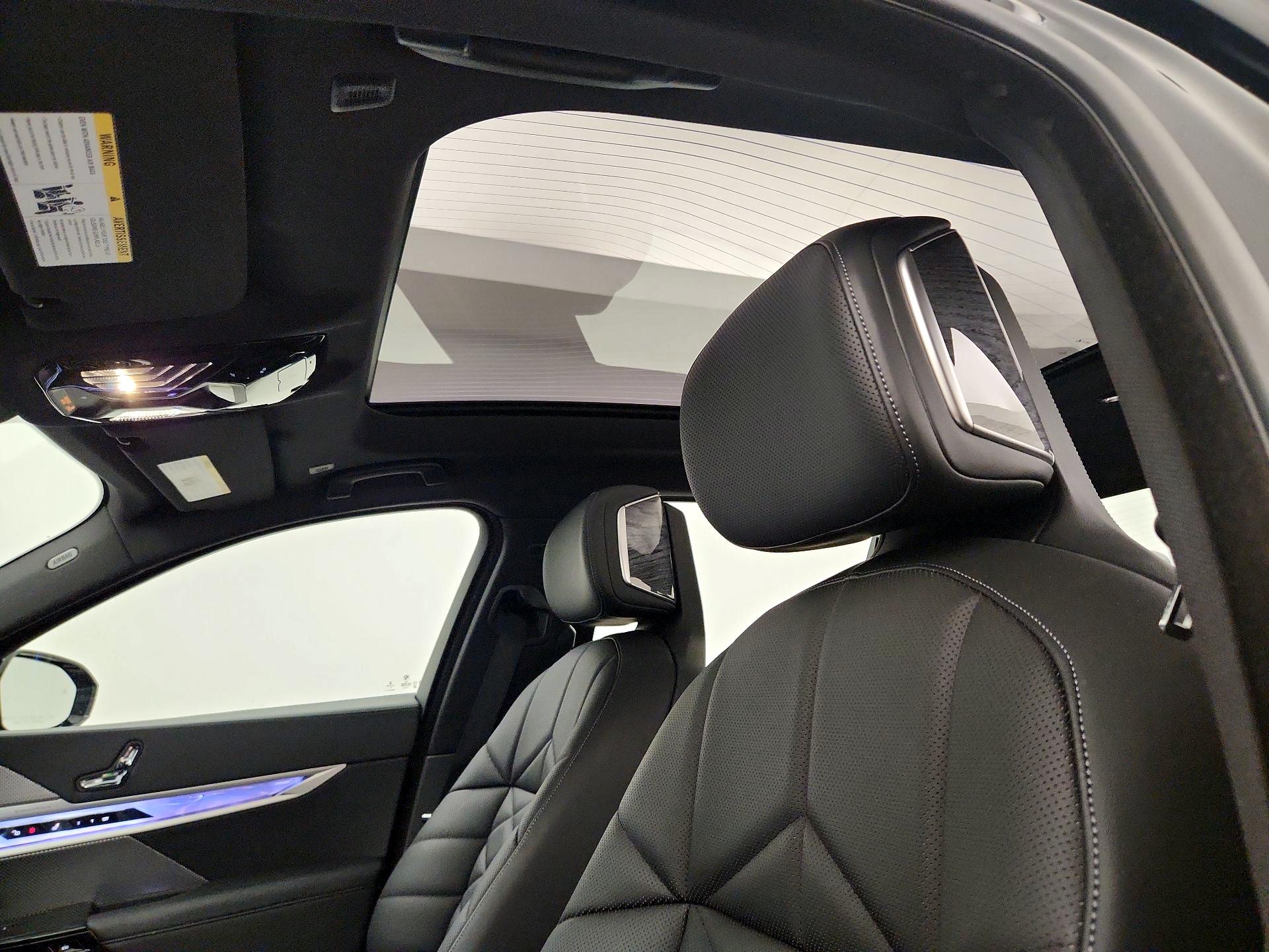 Thumbnail: 2023 BMW 7 Series - 20