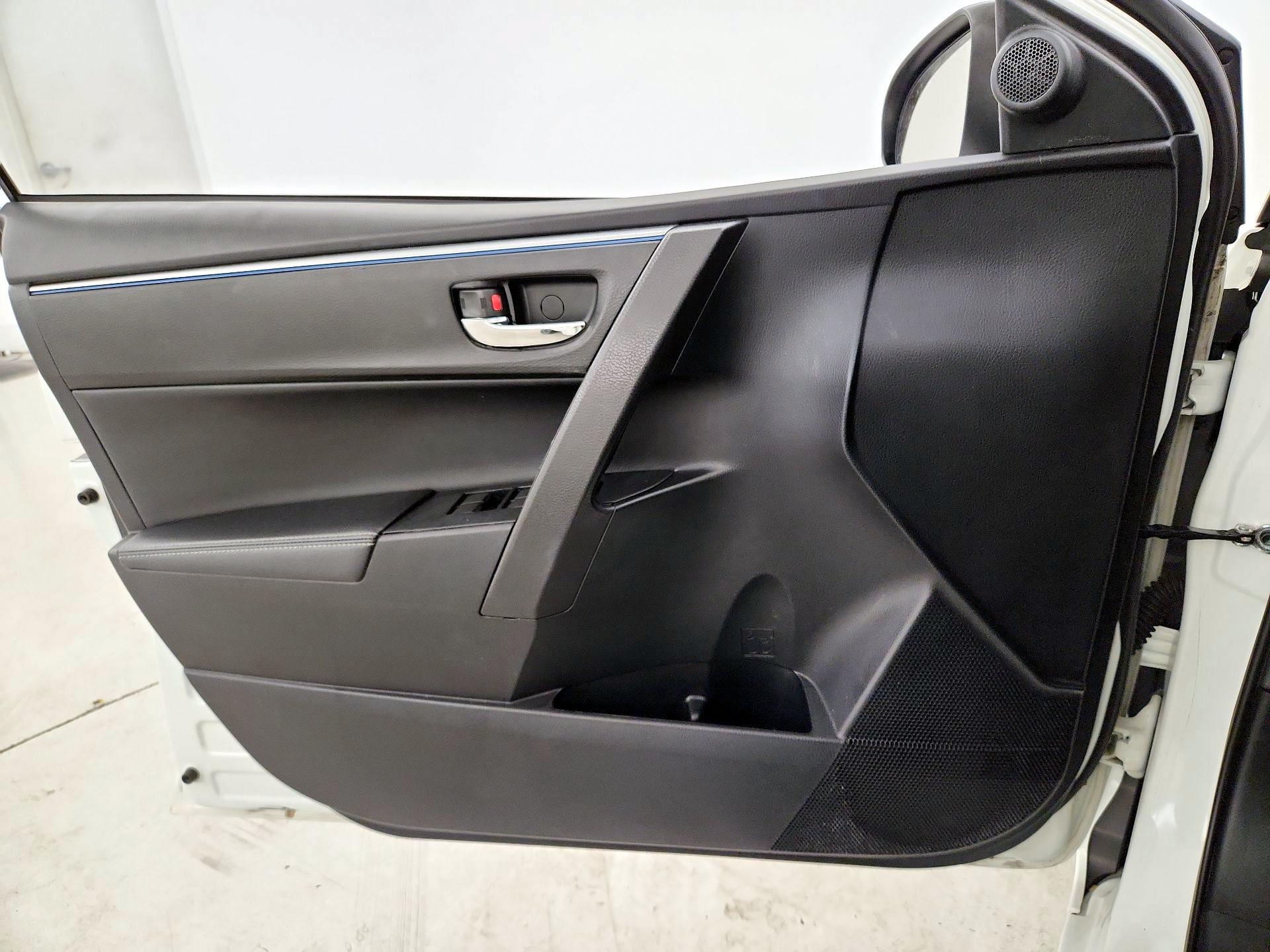 Thumbnail: 2015 Toyota Corolla - 12