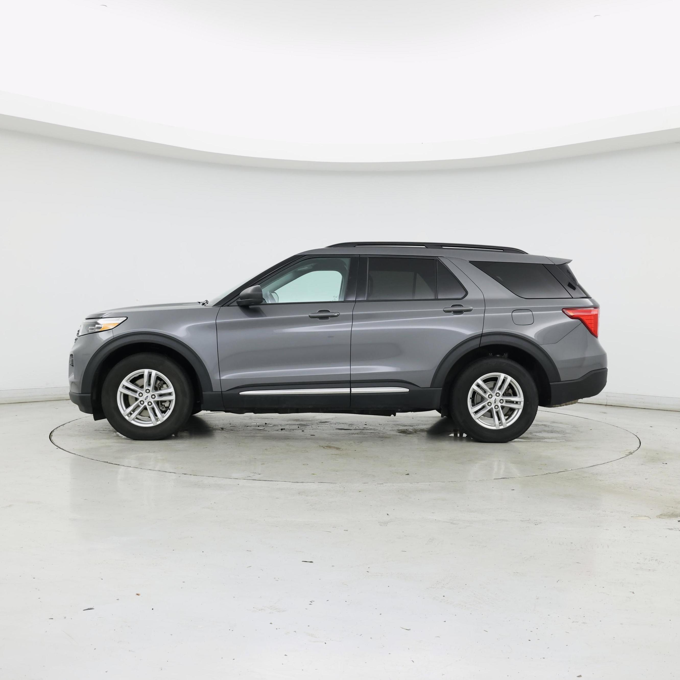 Thumbnail: 2022 Ford Explorer - 3