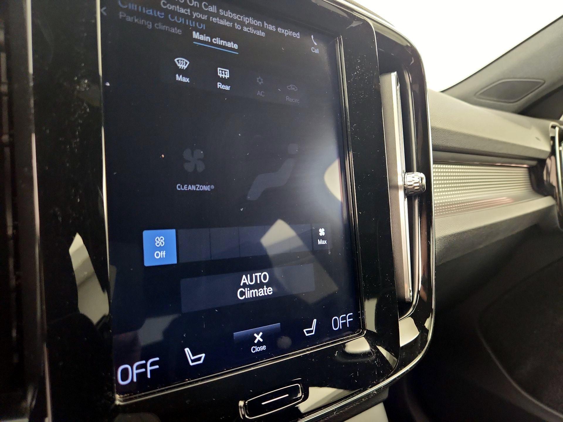 Thumbnail: 2020 Volvo XC40 - 16