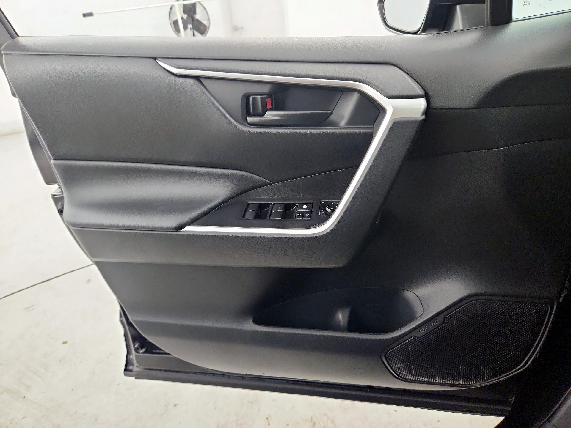 Thumbnail: 2021 Toyota RAV4 - 12