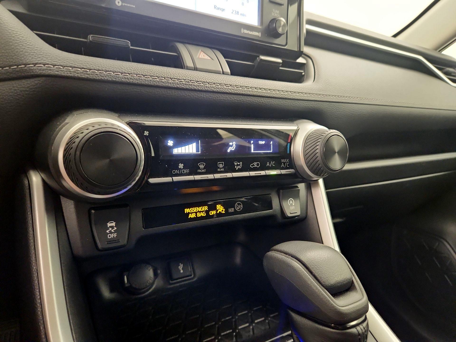 Thumbnail: 2021 Toyota RAV4 - 17