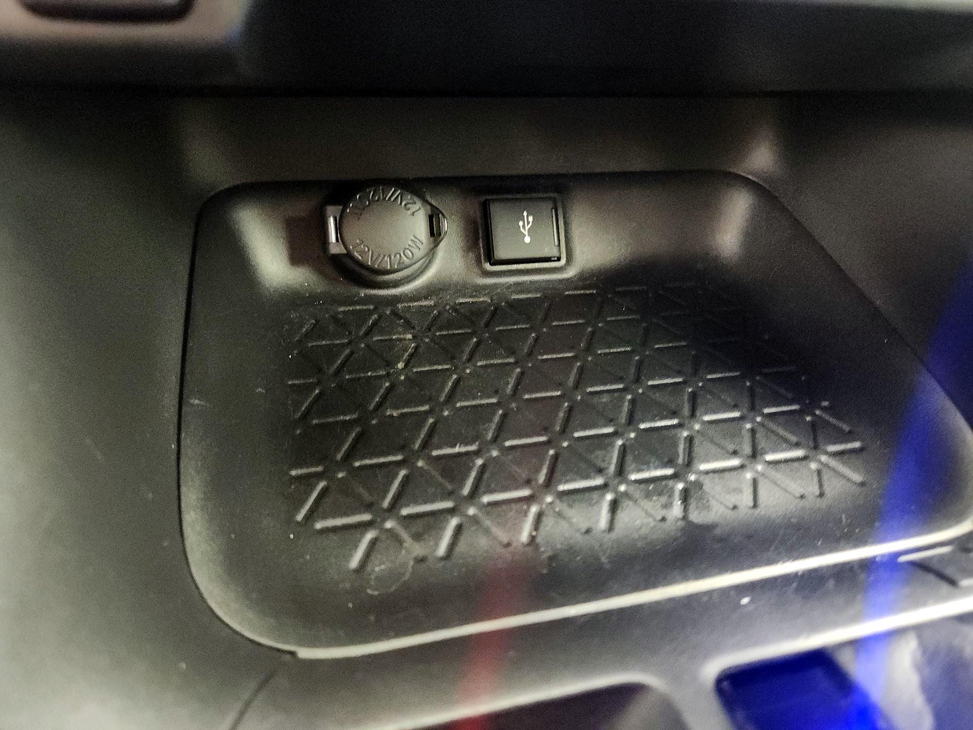 Thumbnail: 2021 Toyota RAV4 - 19