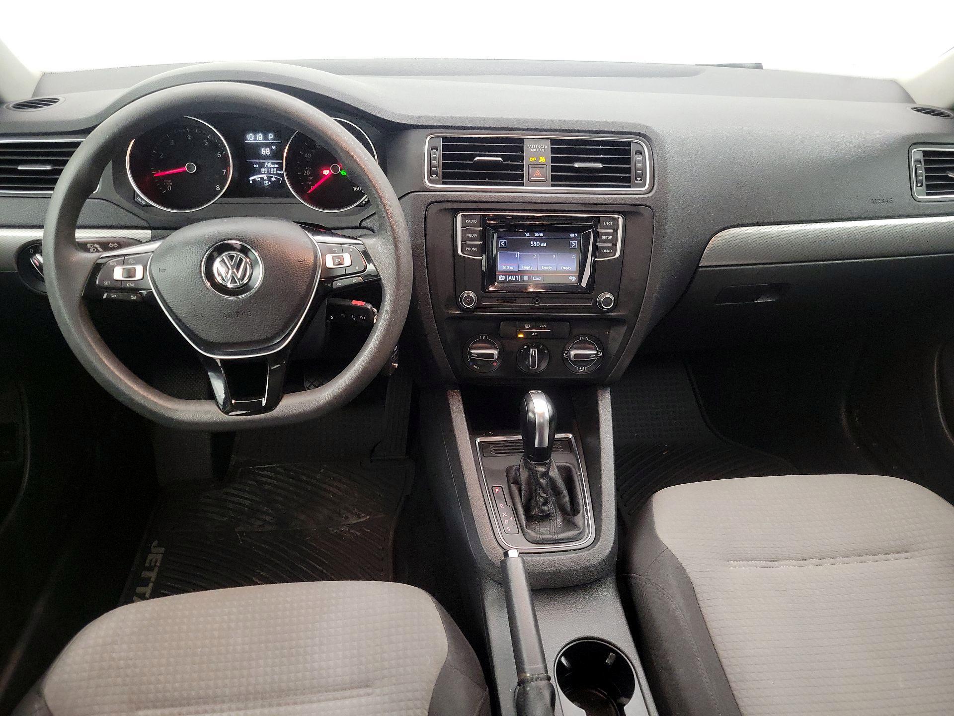 Thumbnail: 2017 Volkswagen Jetta - 9
