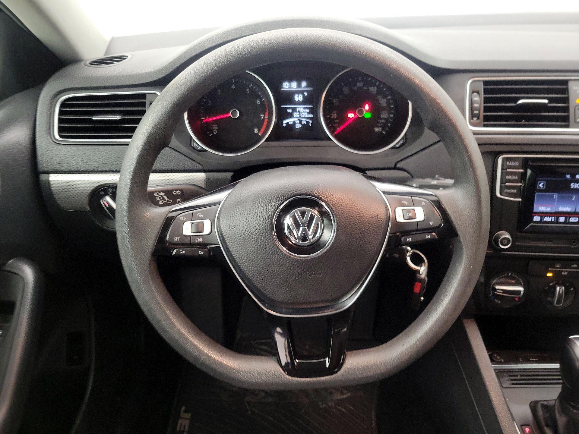 Thumbnail: 2017 Volkswagen Jetta - 10
