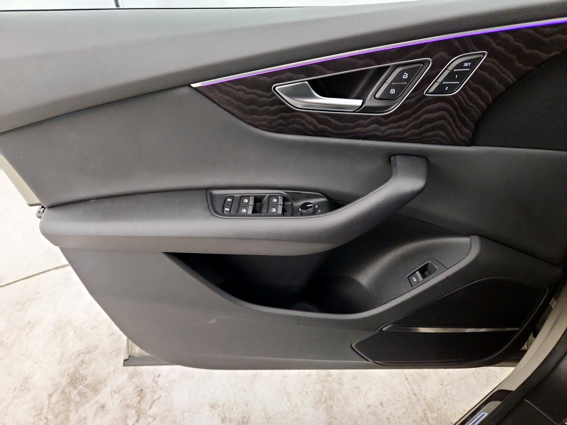 Thumbnail: 2020 Audi Q8 - 12
