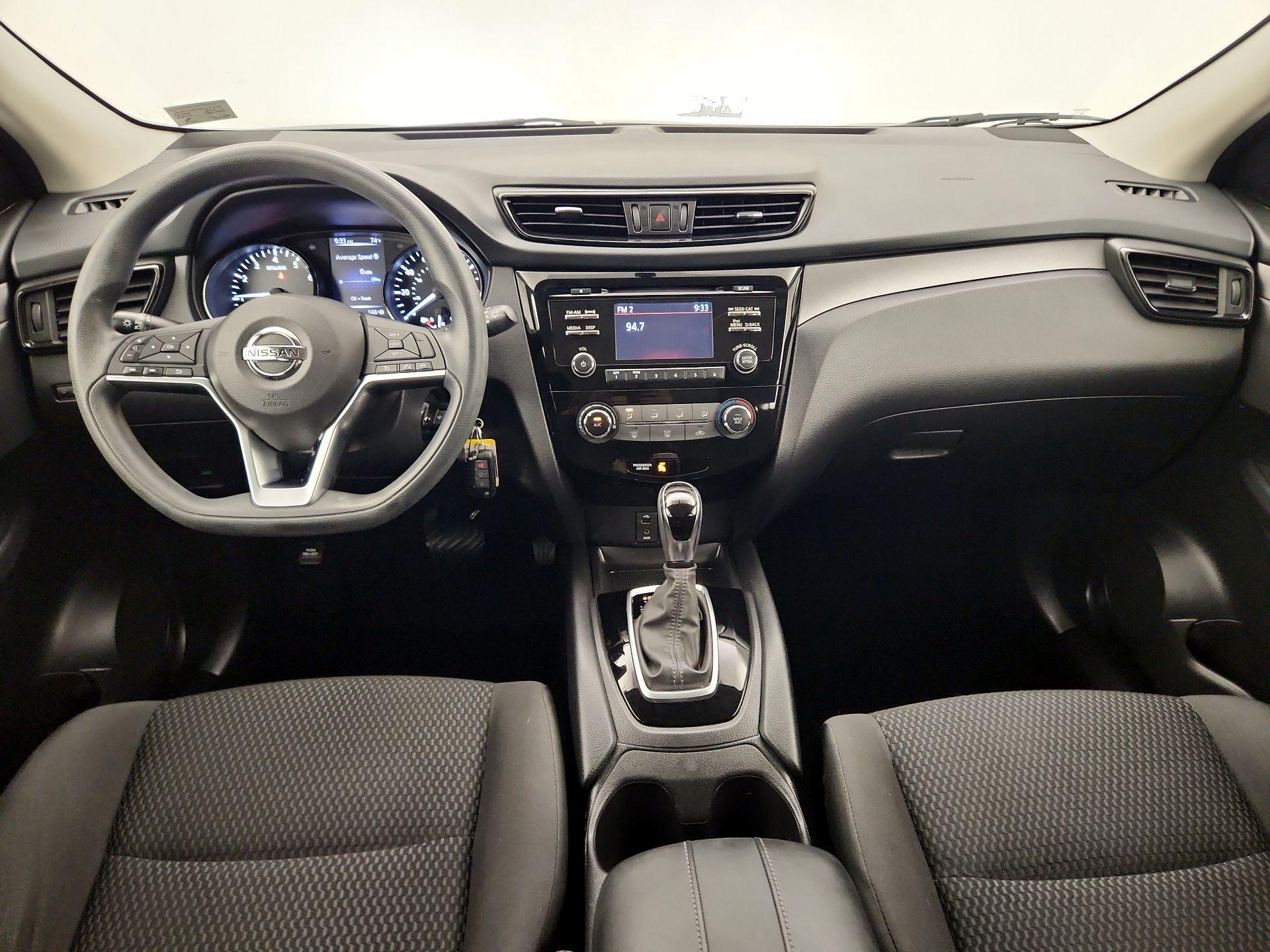 Thumbnail: 2017 Nissan Rogue Sport - 9