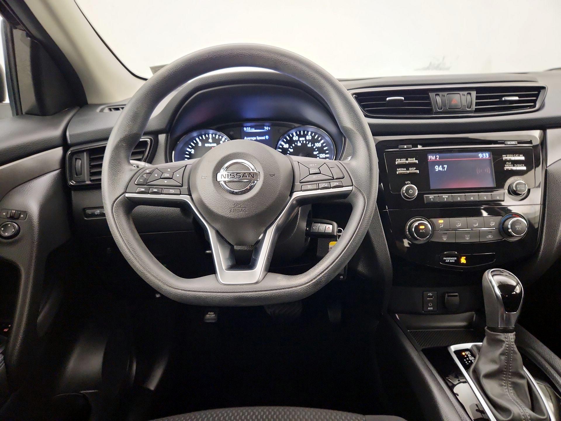 Thumbnail: 2017 Nissan Rogue Sport - 10