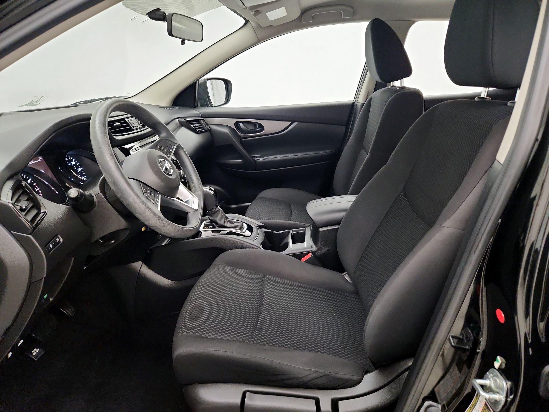 Thumbnail: 2017 Nissan Rogue Sport - 11