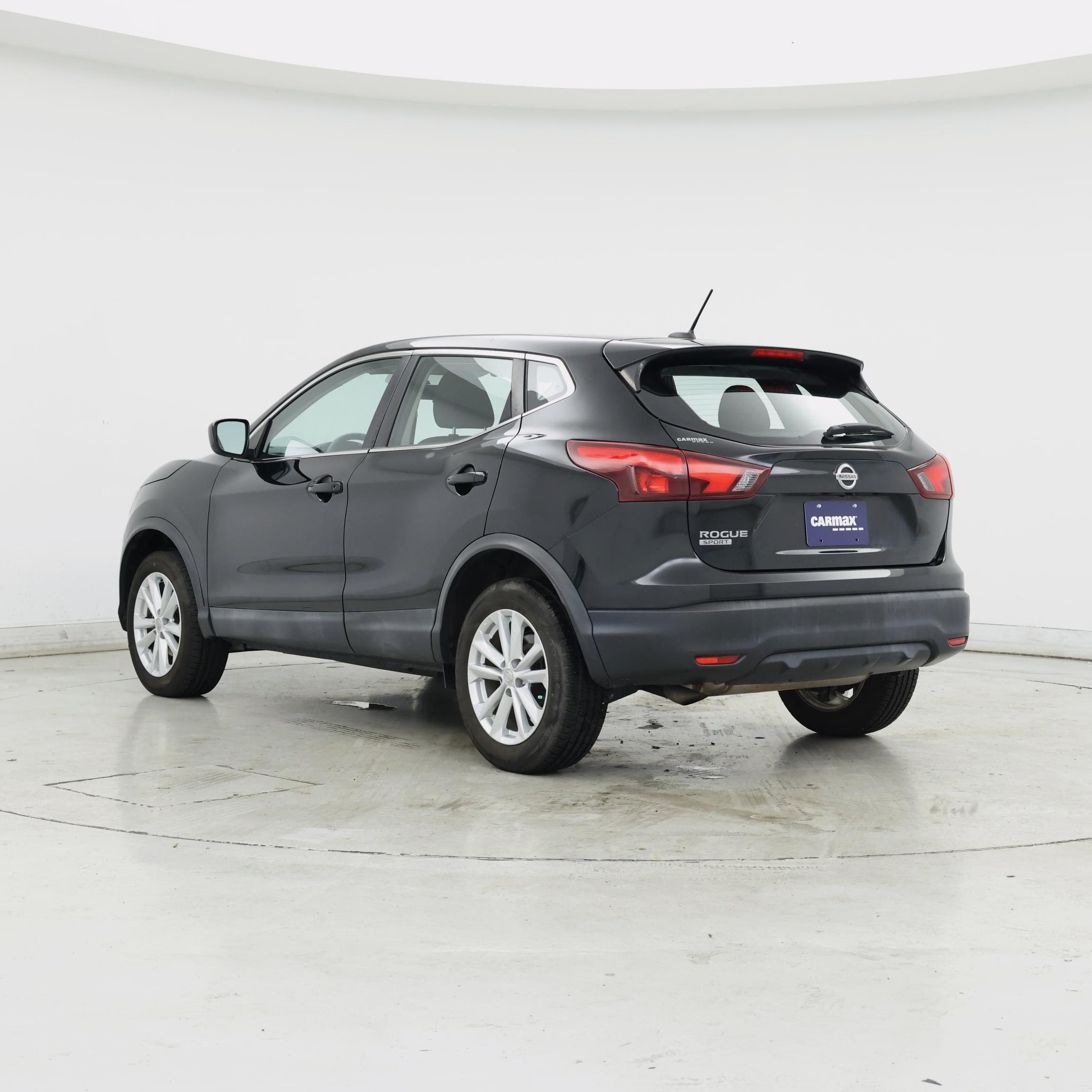 Thumbnail: 2017 Nissan Rogue Sport - 2