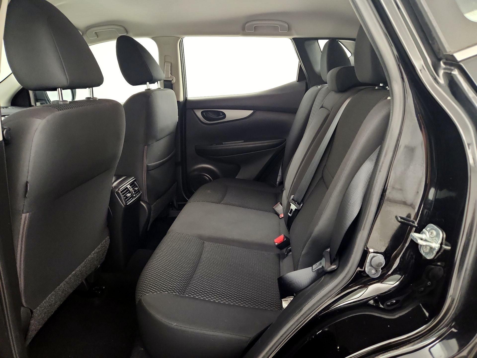 Thumbnail: 2017 Nissan Rogue Sport - 19