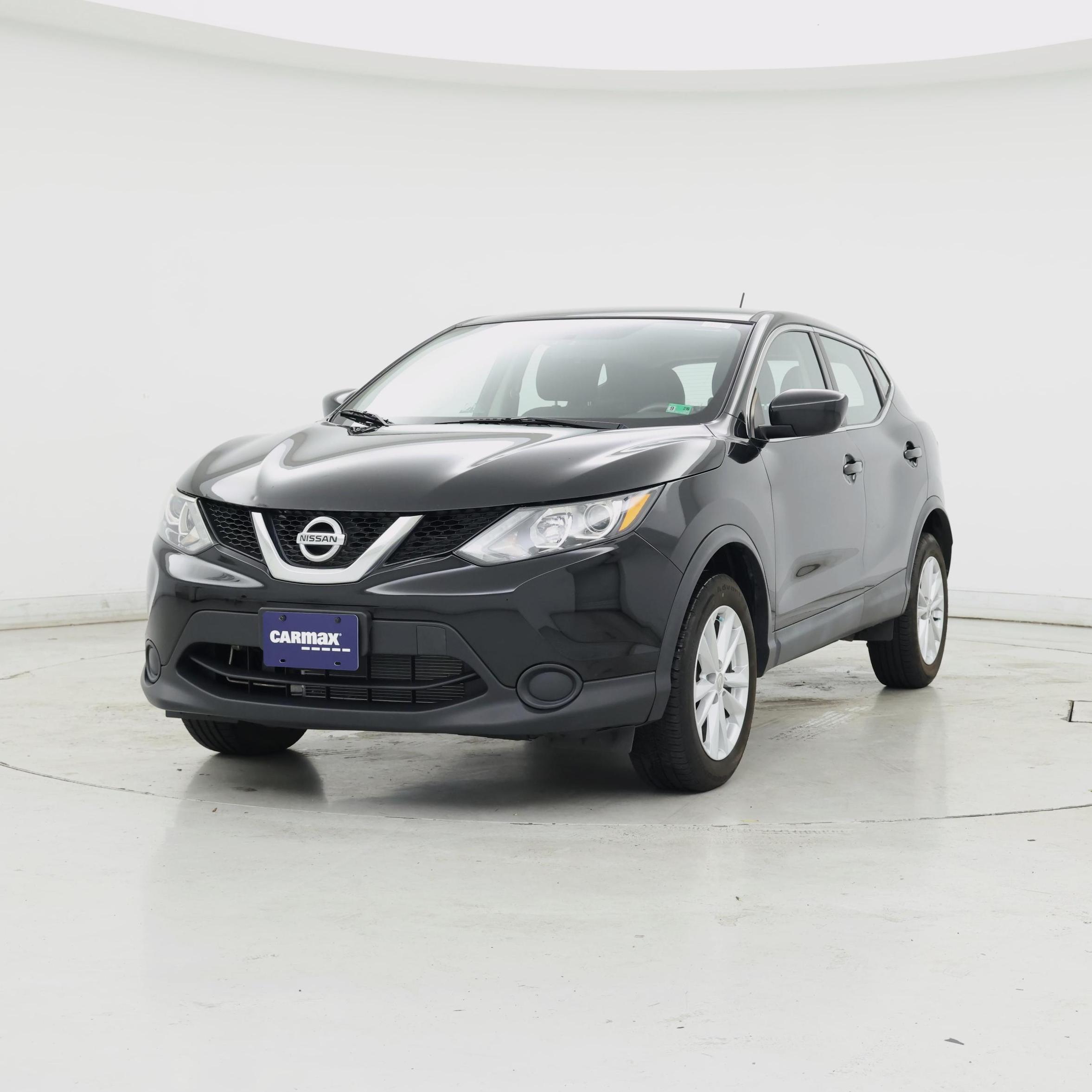 Thumbnail: 2017 Nissan Rogue Sport - 4