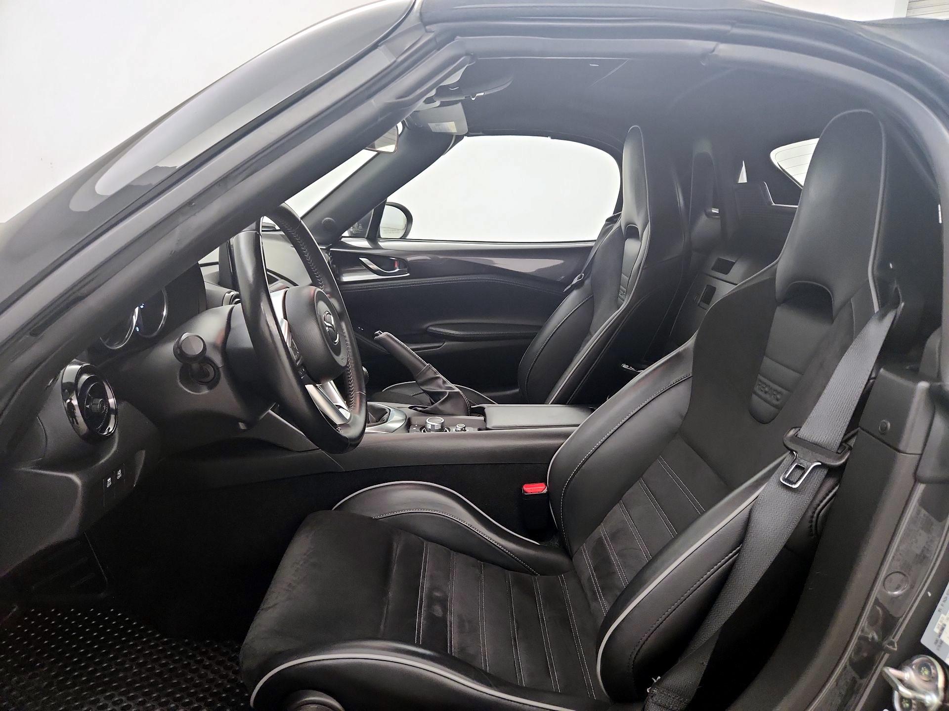 Thumbnail: 2021 Mazda MX-5 Miata - 11