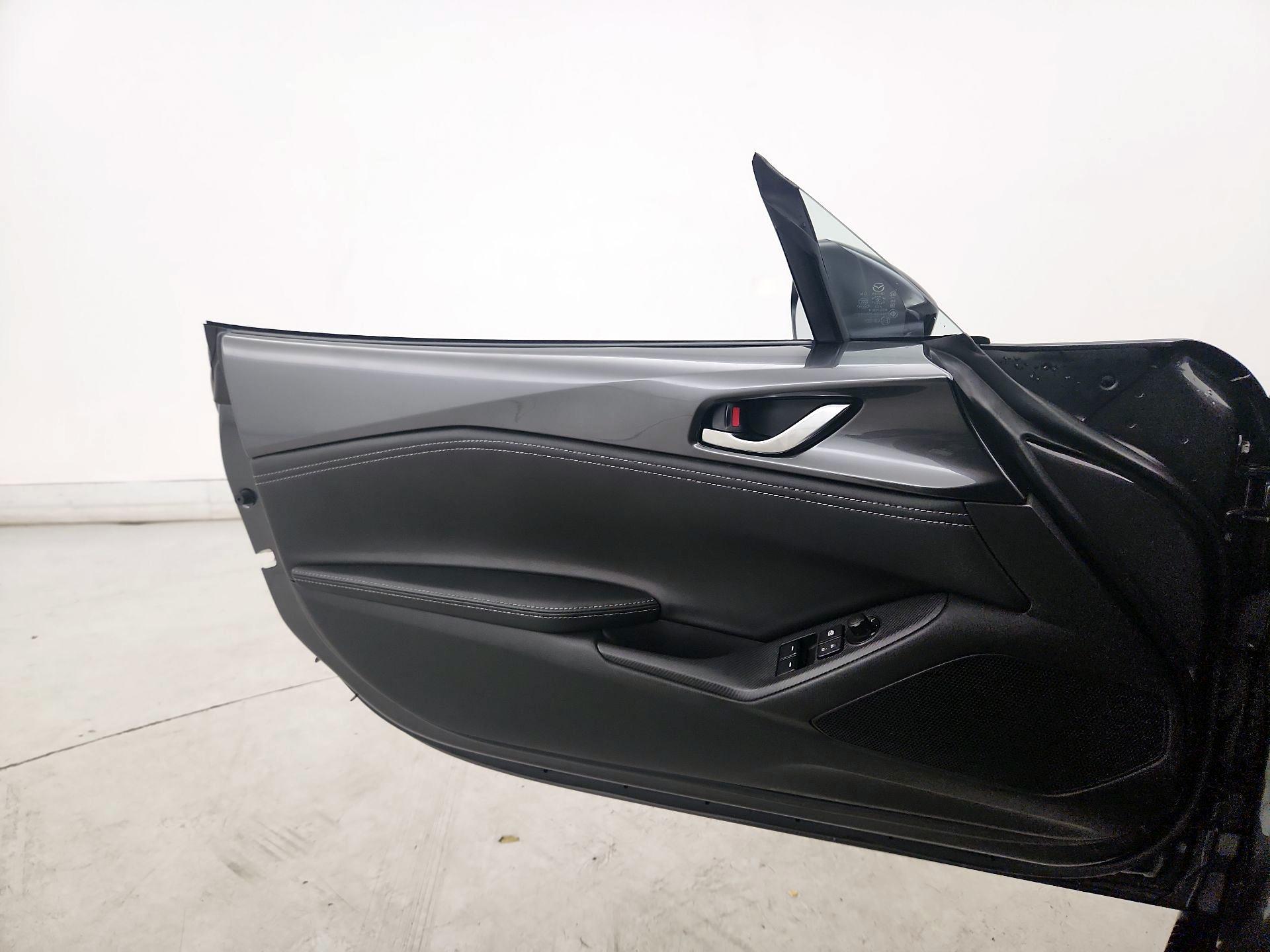Thumbnail: 2021 Mazda MX-5 Miata - 12