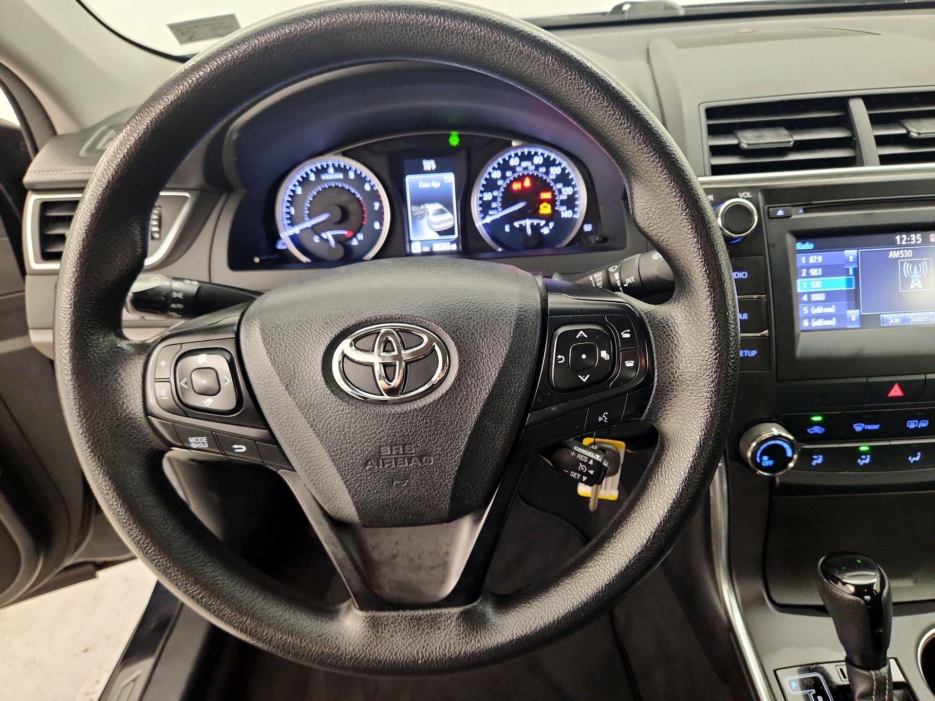 Thumbnail: 2016 Toyota Camry - 10
