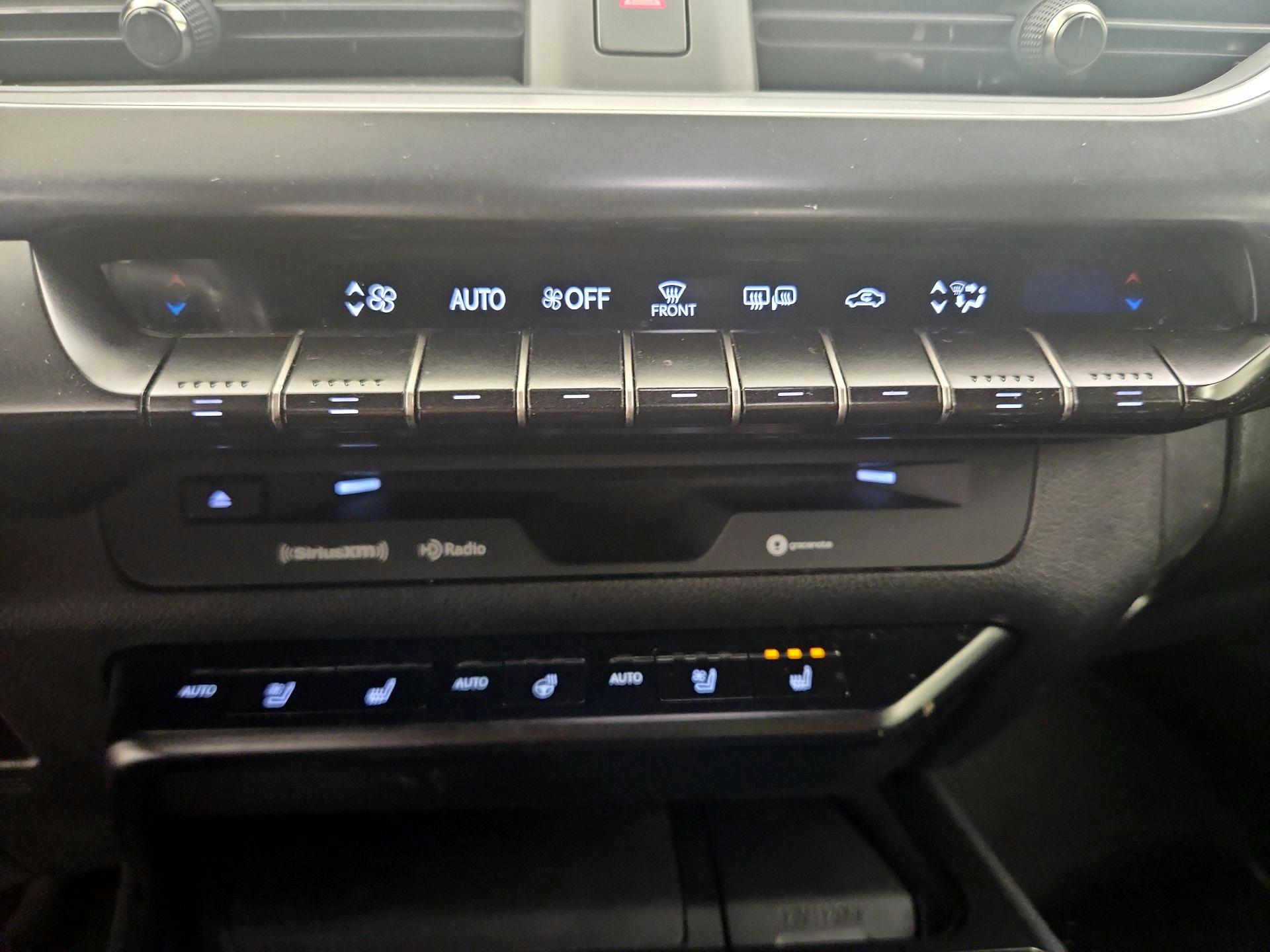 Thumbnail: 2019 Lexus UX - 16