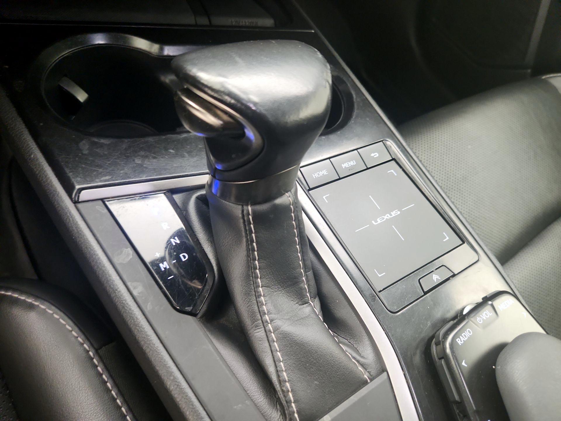 Thumbnail: 2019 Lexus UX - 17