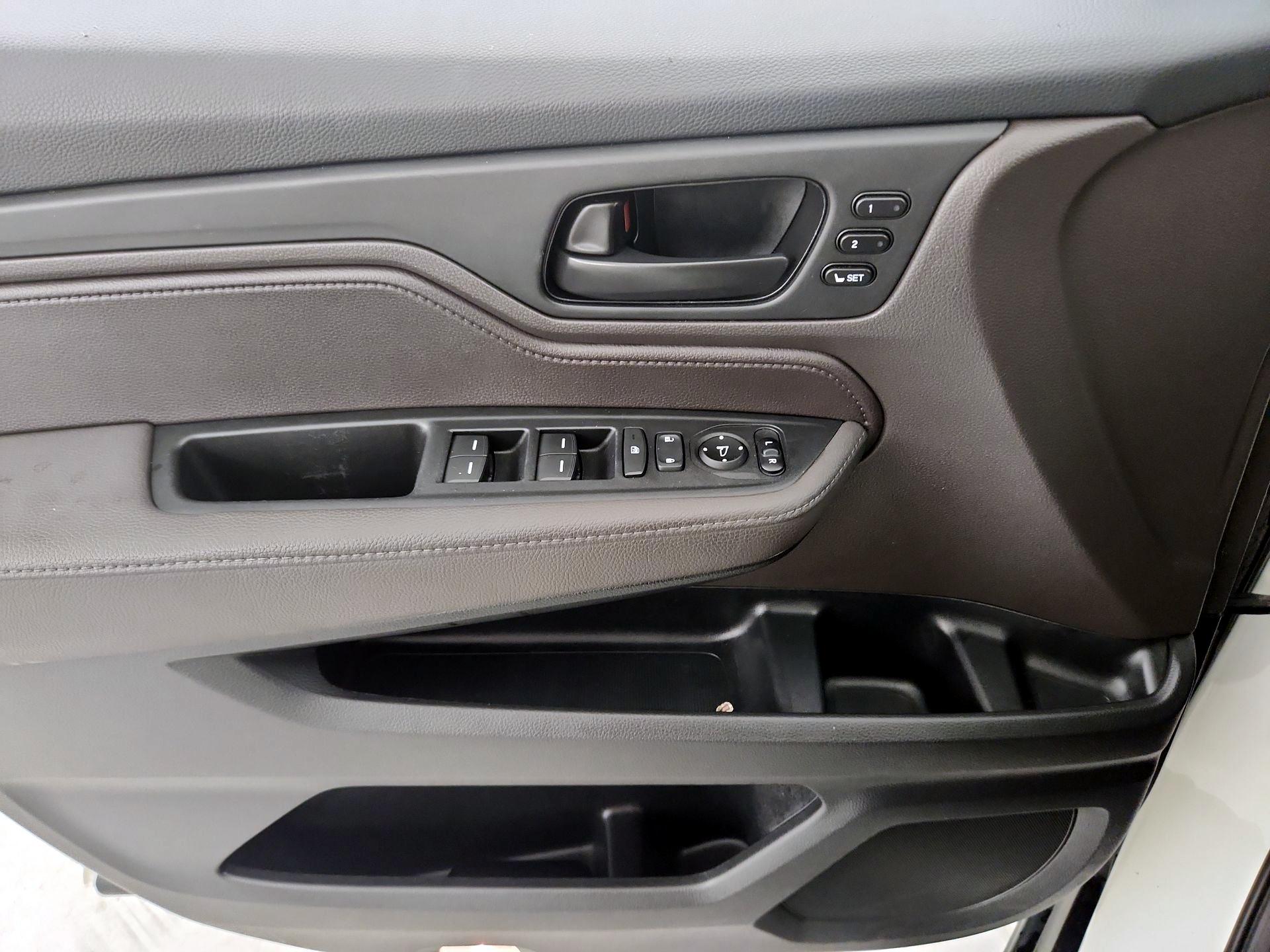 Thumbnail: 2018 Honda Odyssey - 12