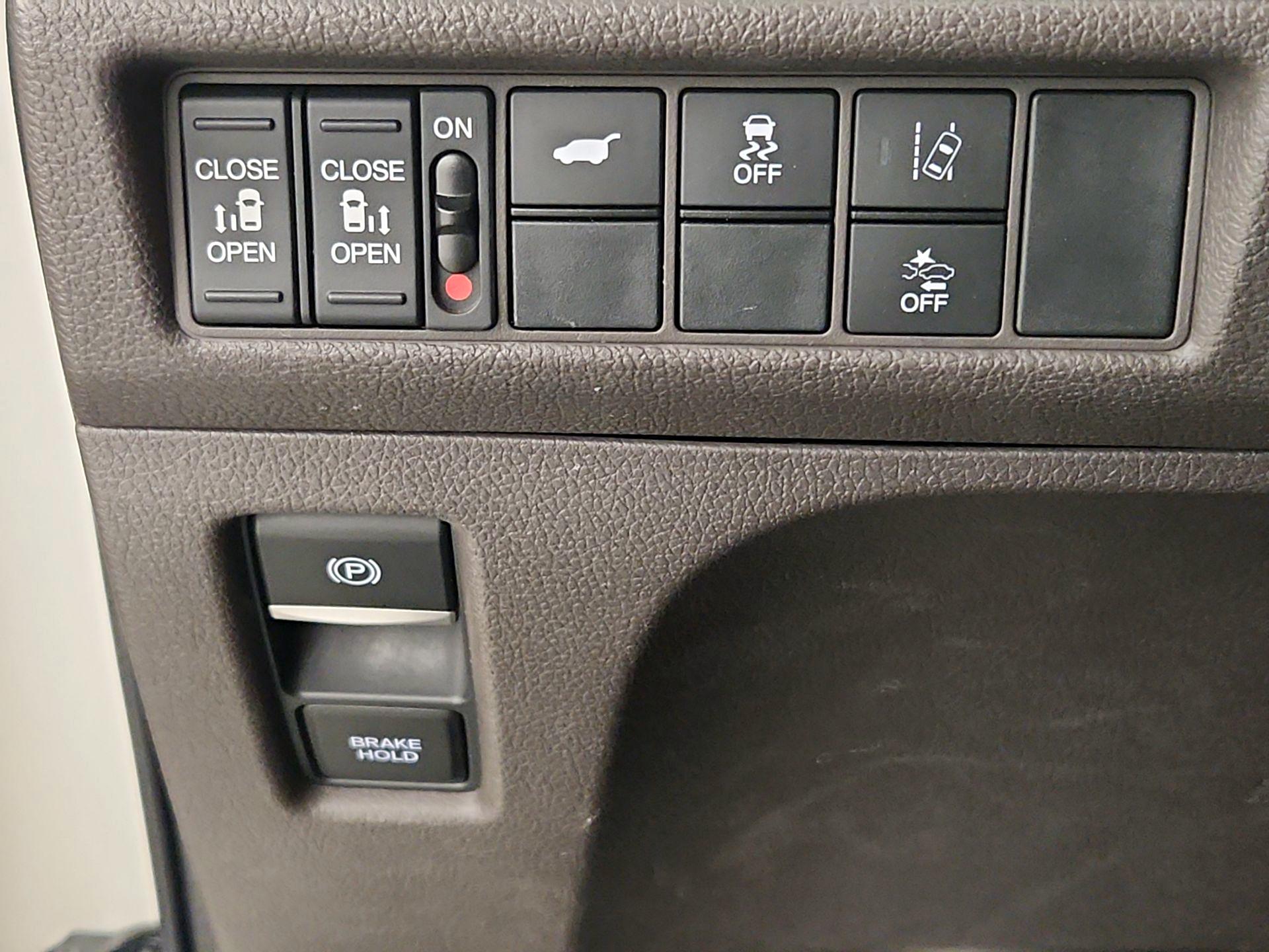 Thumbnail: 2018 Honda Odyssey - 13