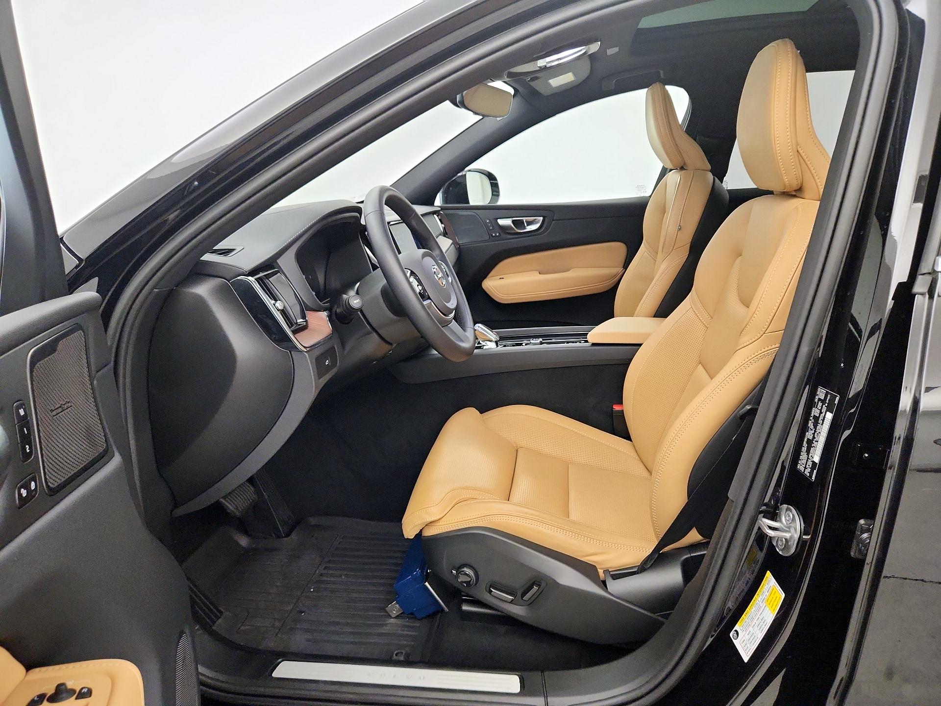 Thumbnail: 2023 Volvo XC60 - 11