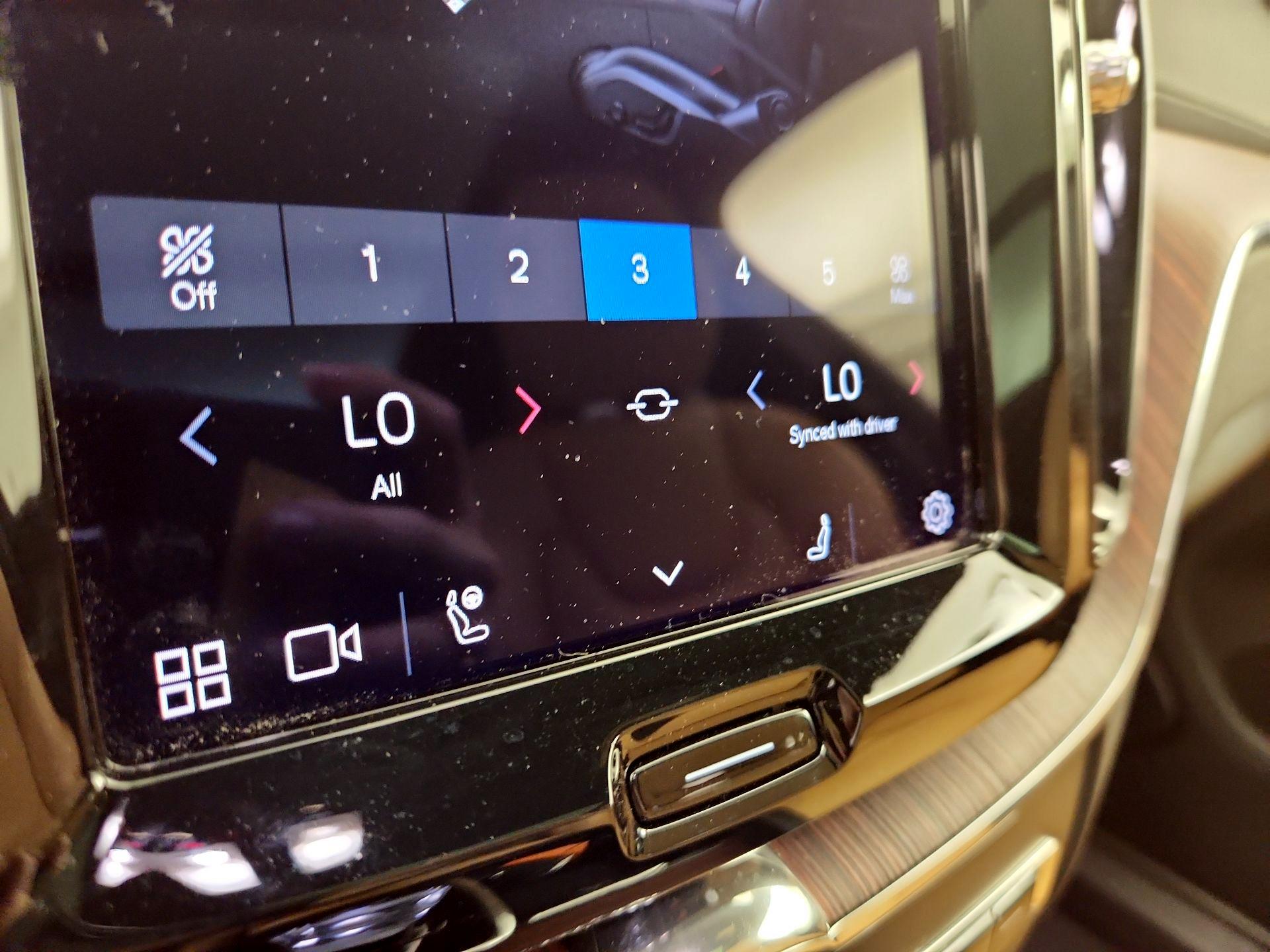 Thumbnail: 2023 Volvo XC60 - 17