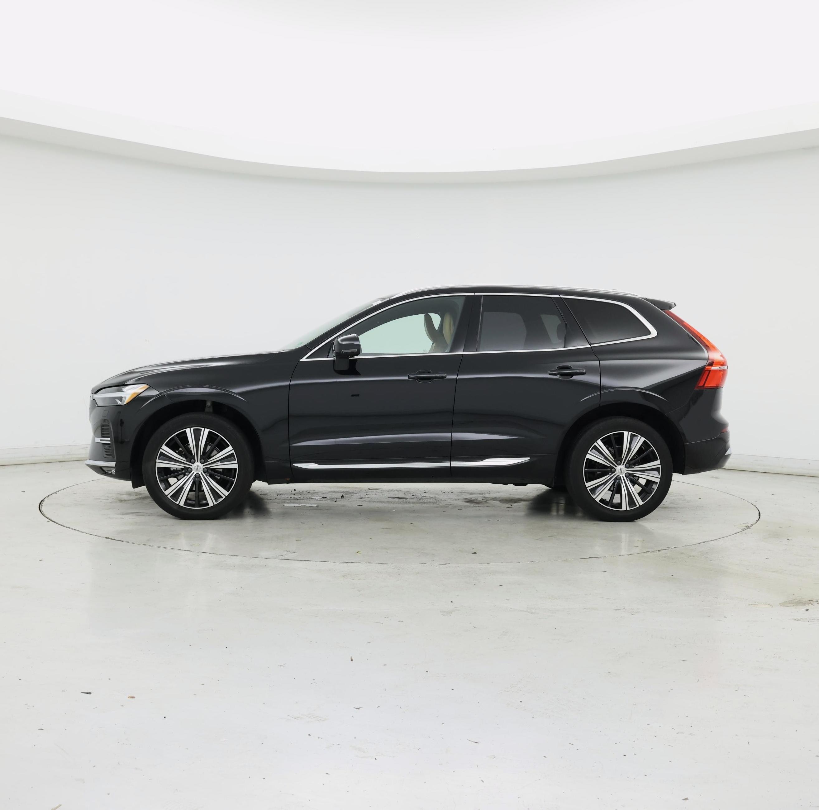 Thumbnail: 2023 Volvo XC60 - 3