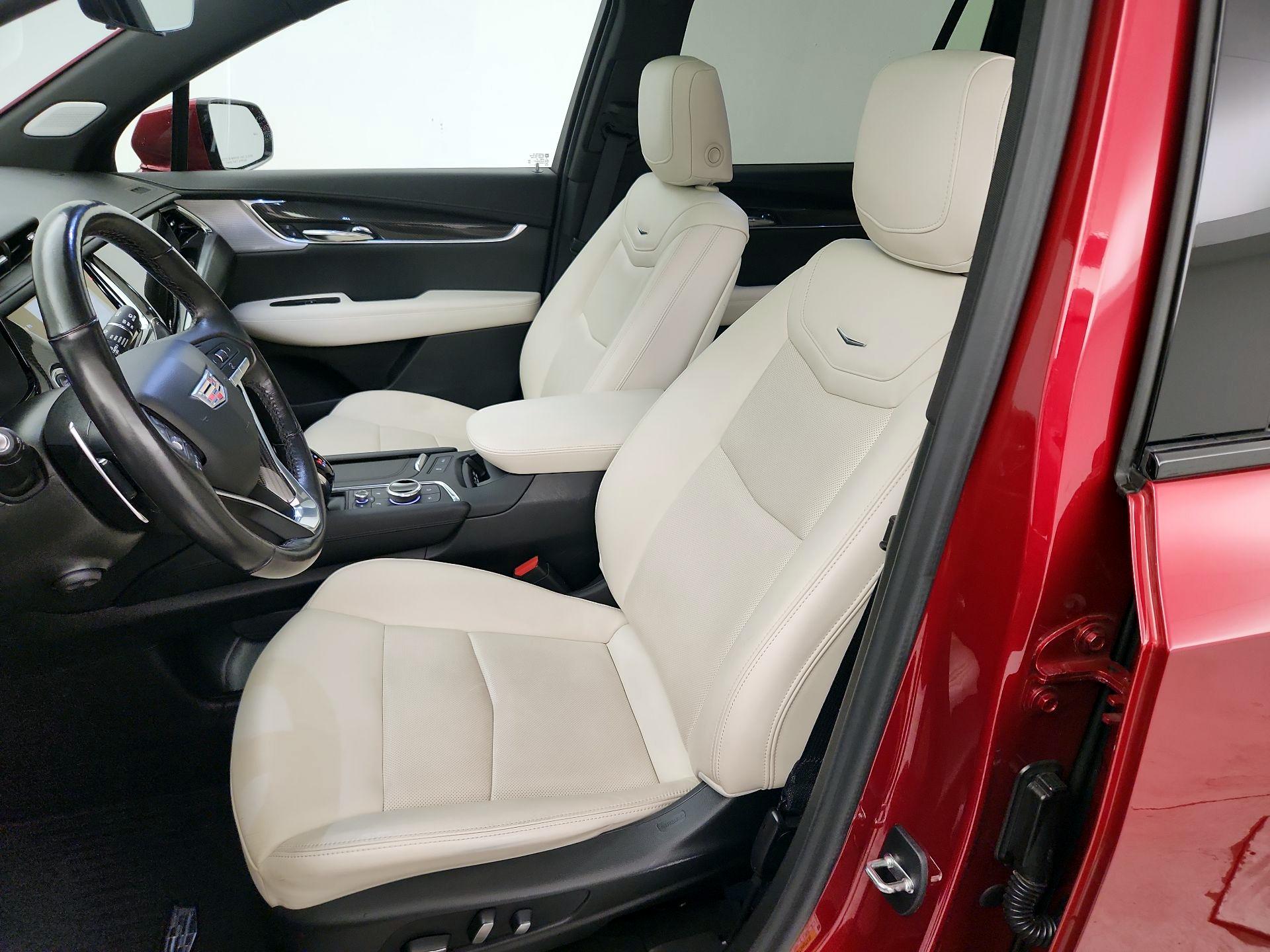 Thumbnail: 2021 Cadillac XT6 - 11