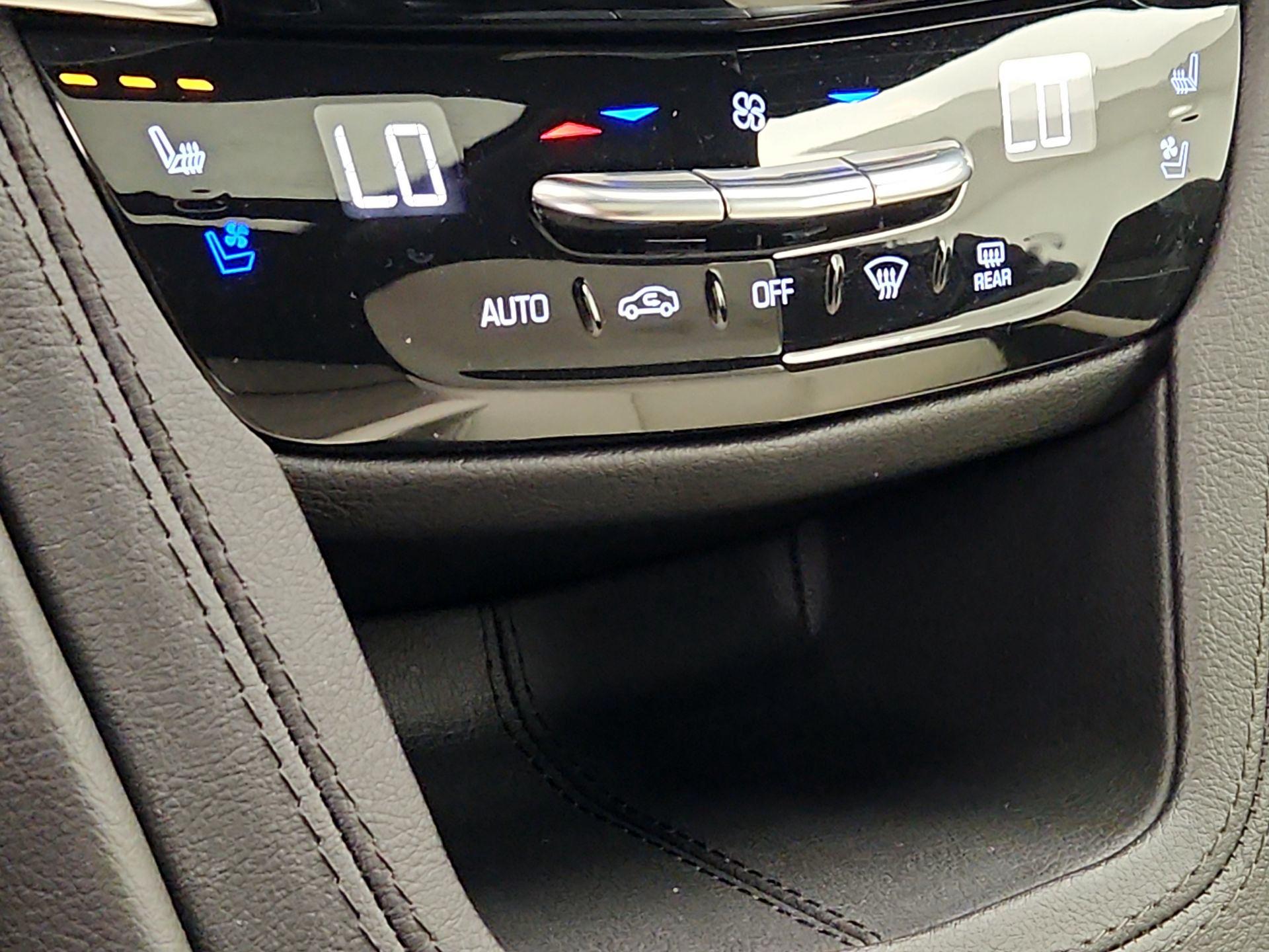 Thumbnail: 2021 Cadillac XT6 - 17