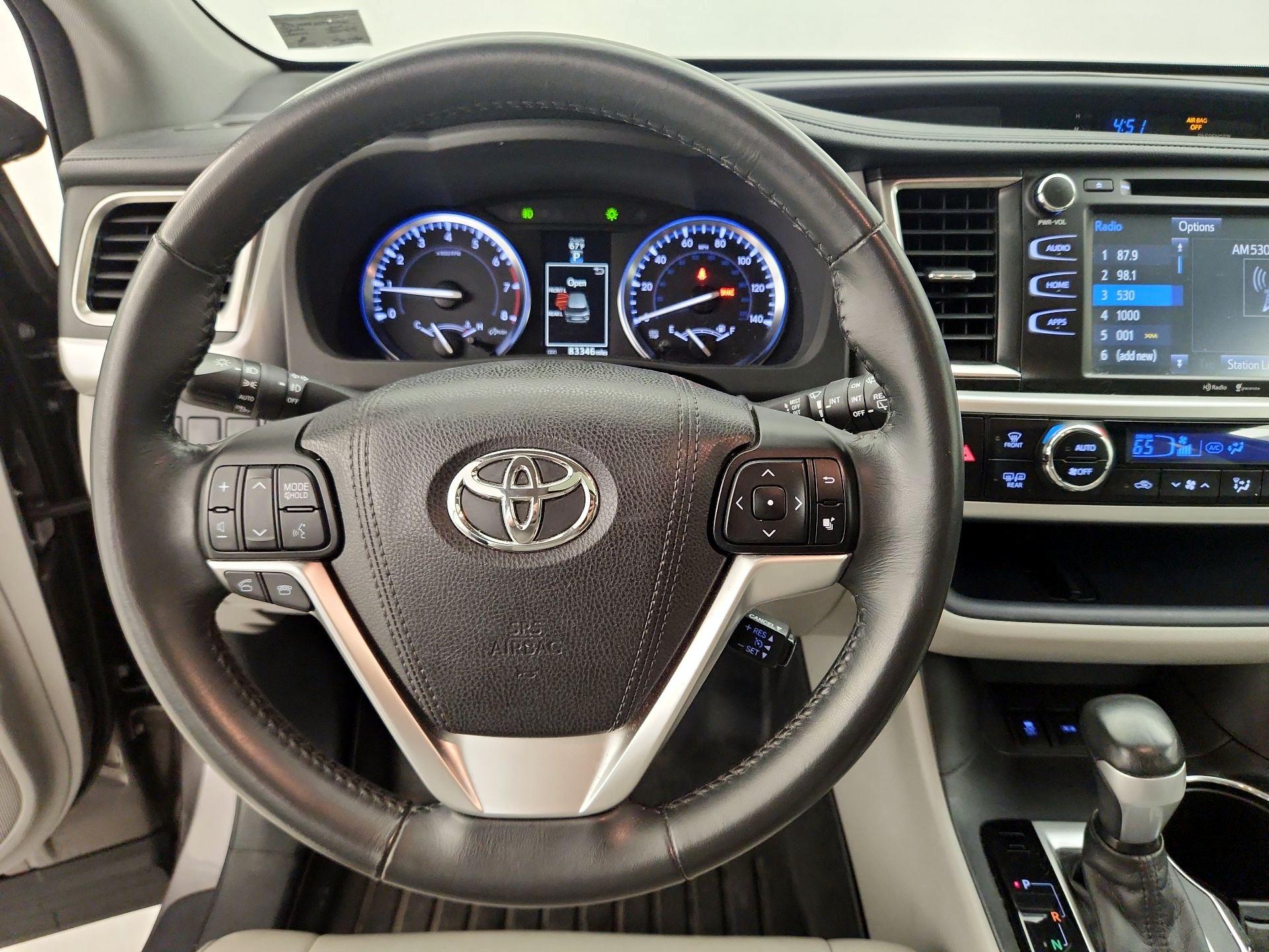 Thumbnail: 2015 Toyota Highlander - 10
