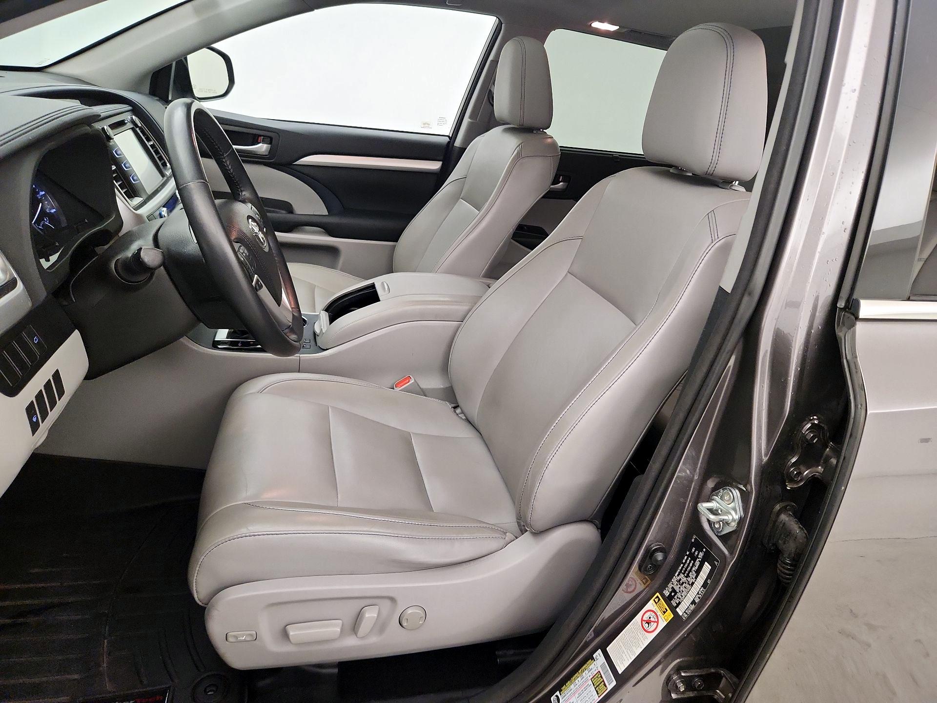Thumbnail: 2015 Toyota Highlander - 11
