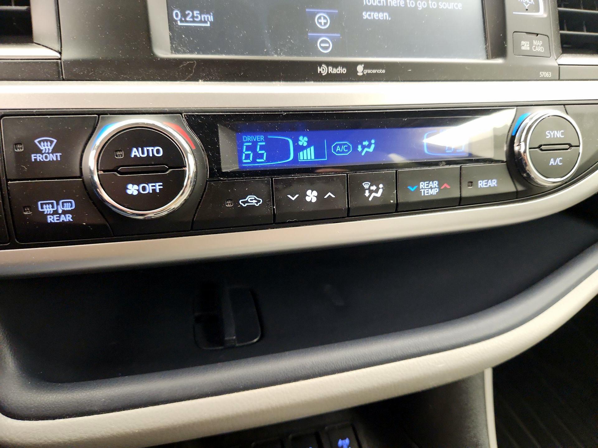 Thumbnail: 2015 Toyota Highlander - 17