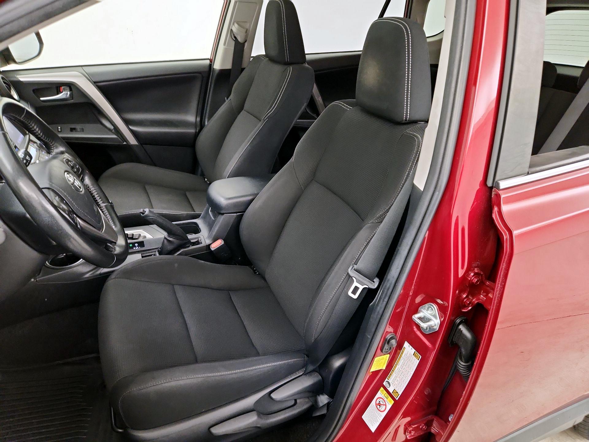 Thumbnail: 2018 Toyota RAV4 - 11
