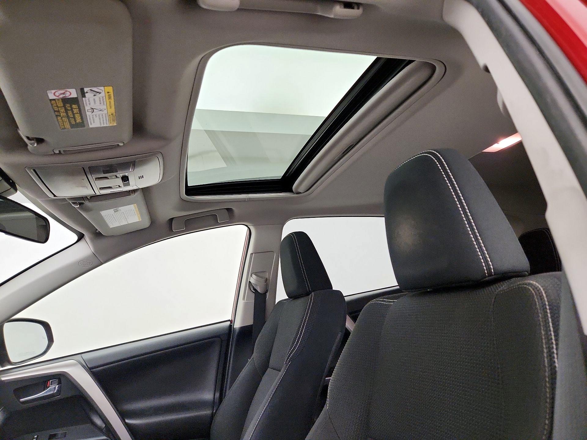 Thumbnail: 2018 Toyota RAV4 - 19