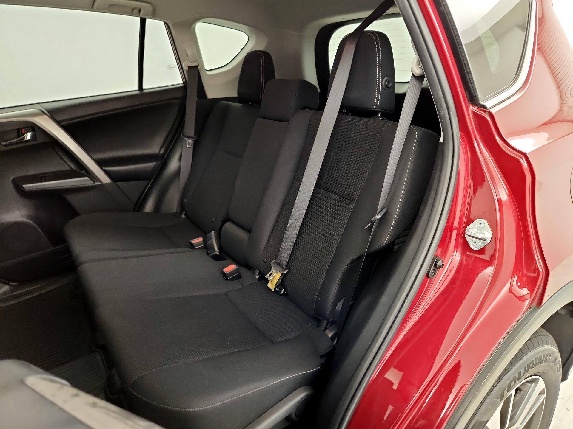 Thumbnail: 2018 Toyota RAV4 - 20