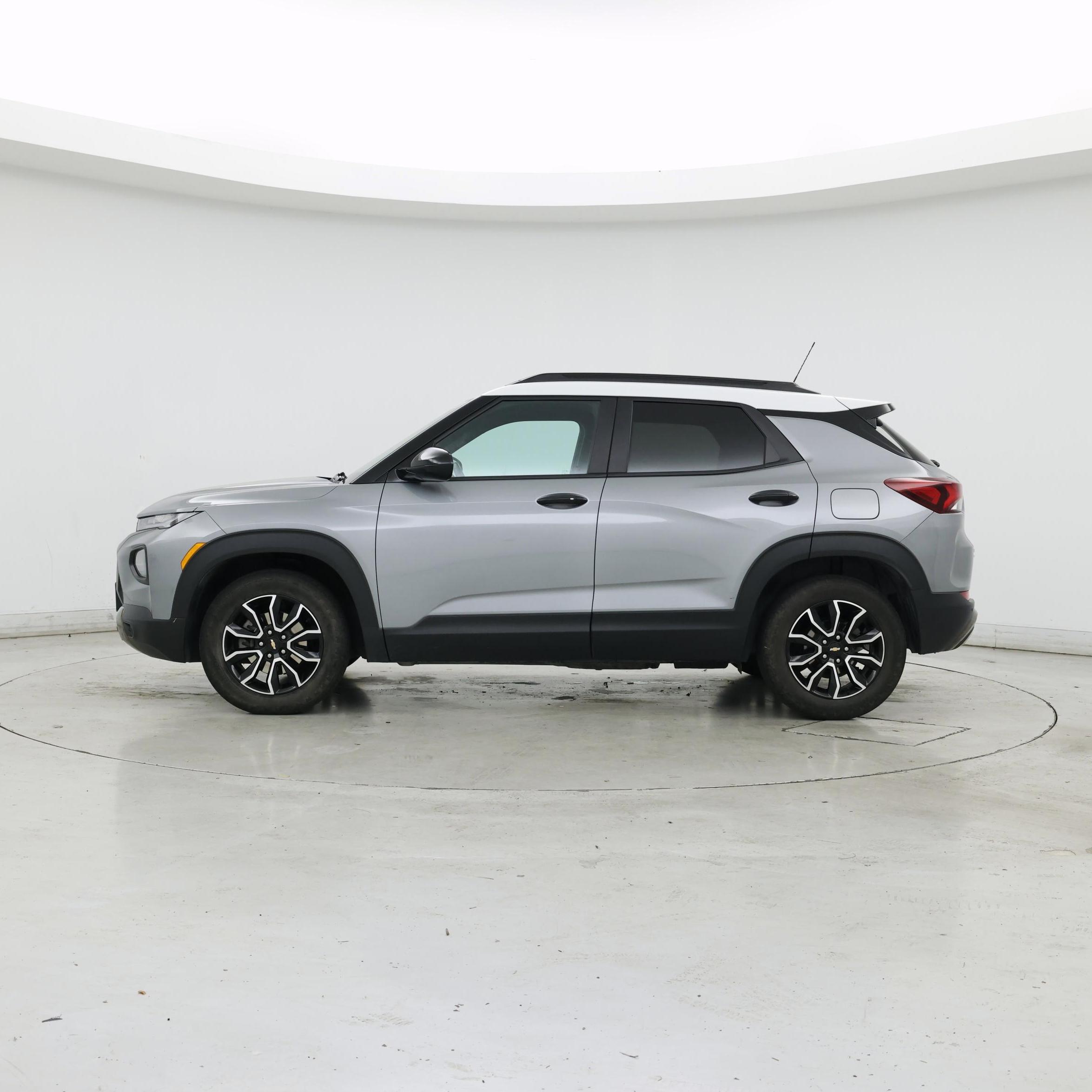 Thumbnail: 2023 Chevrolet TrailBlazer - 3