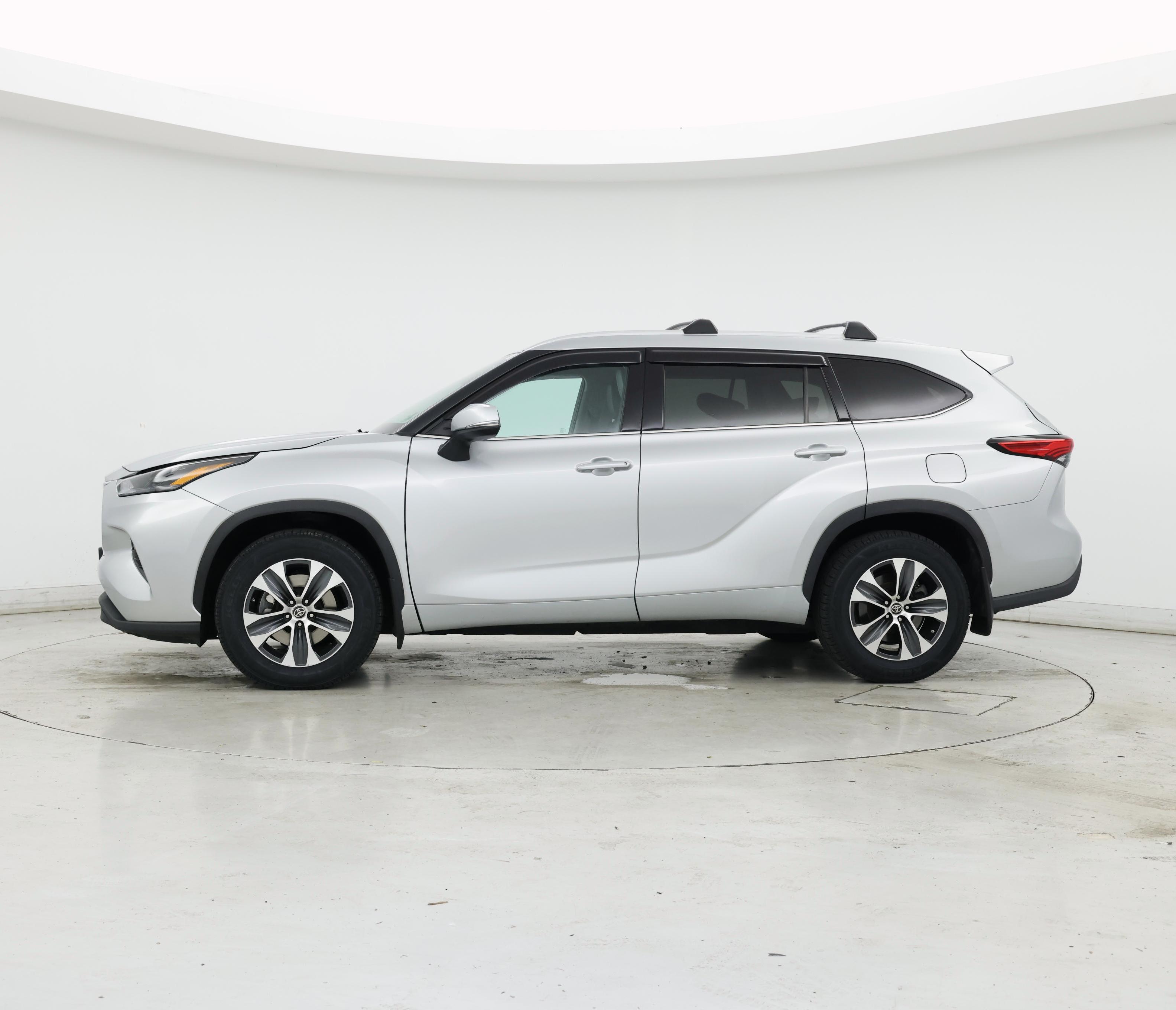 Thumbnail: 2022 Toyota Highlander - 3