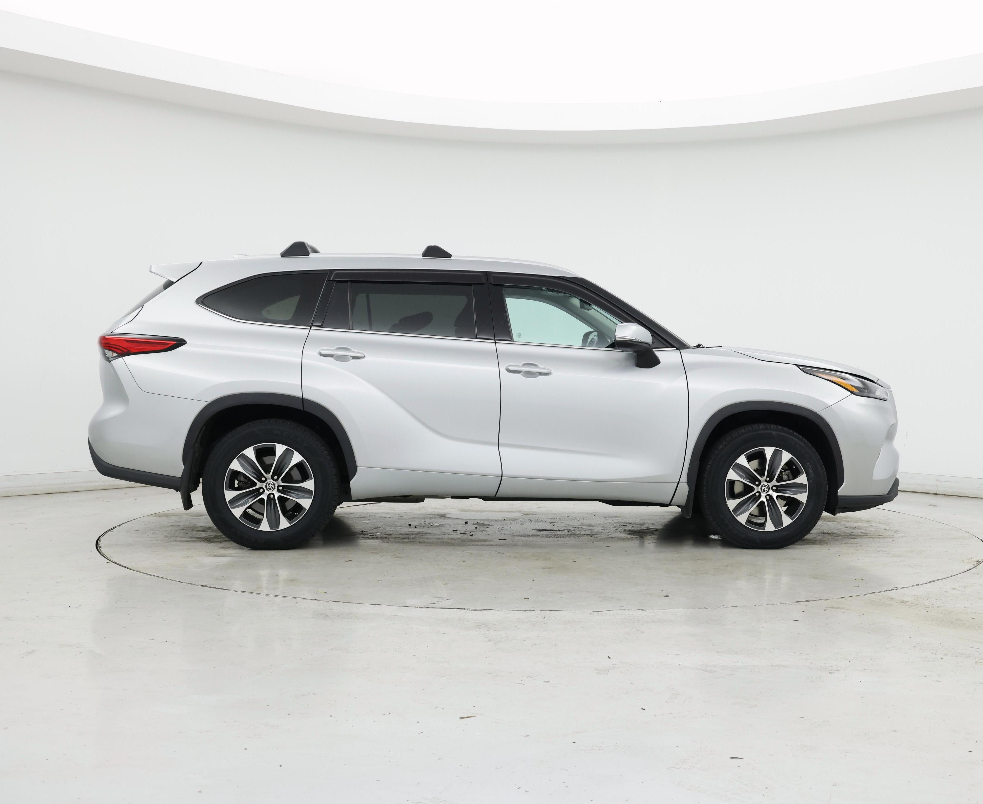 Thumbnail: 2022 Toyota Highlander - 7