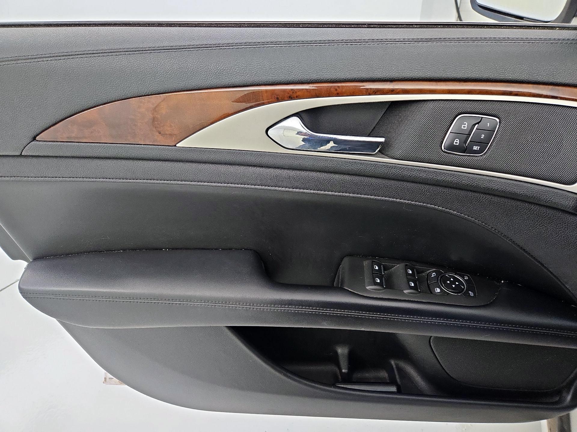 Thumbnail: 2017 Lincoln MKZ - 12